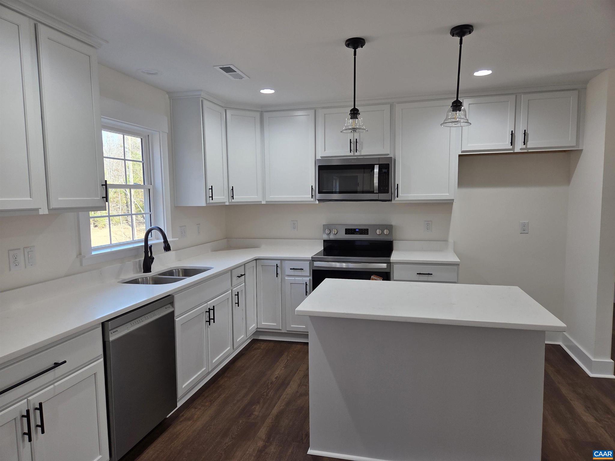 BUSBEES POINT COVE - Residential