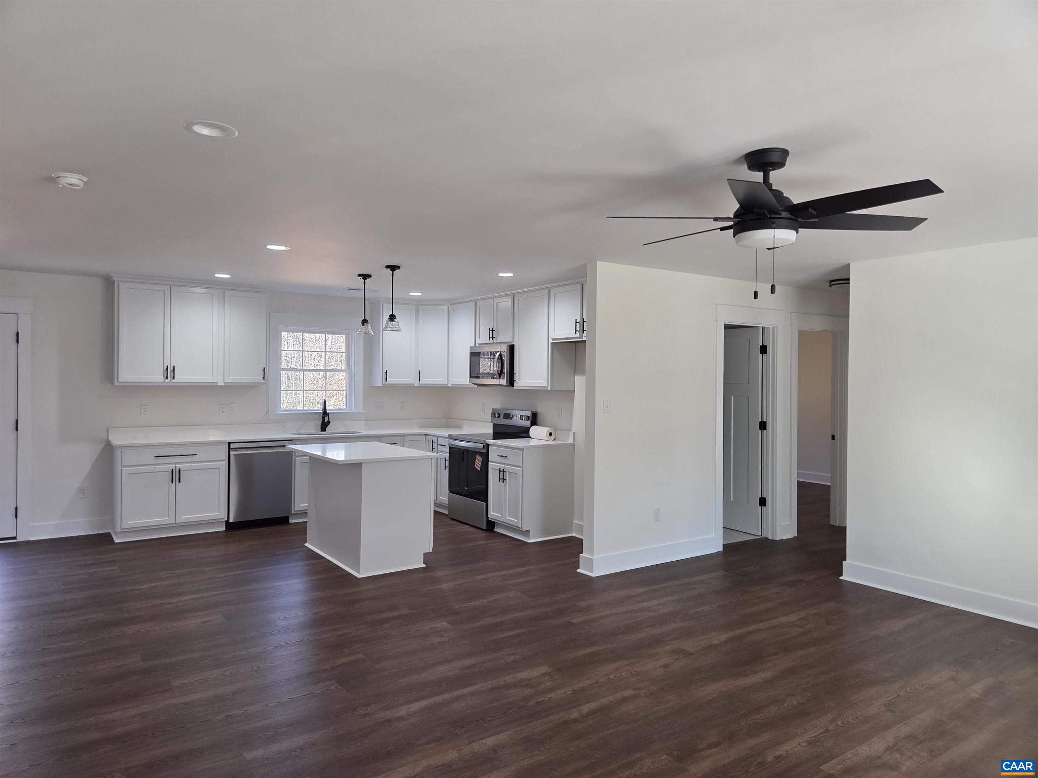 BUSBEES POINT COVE - Residential