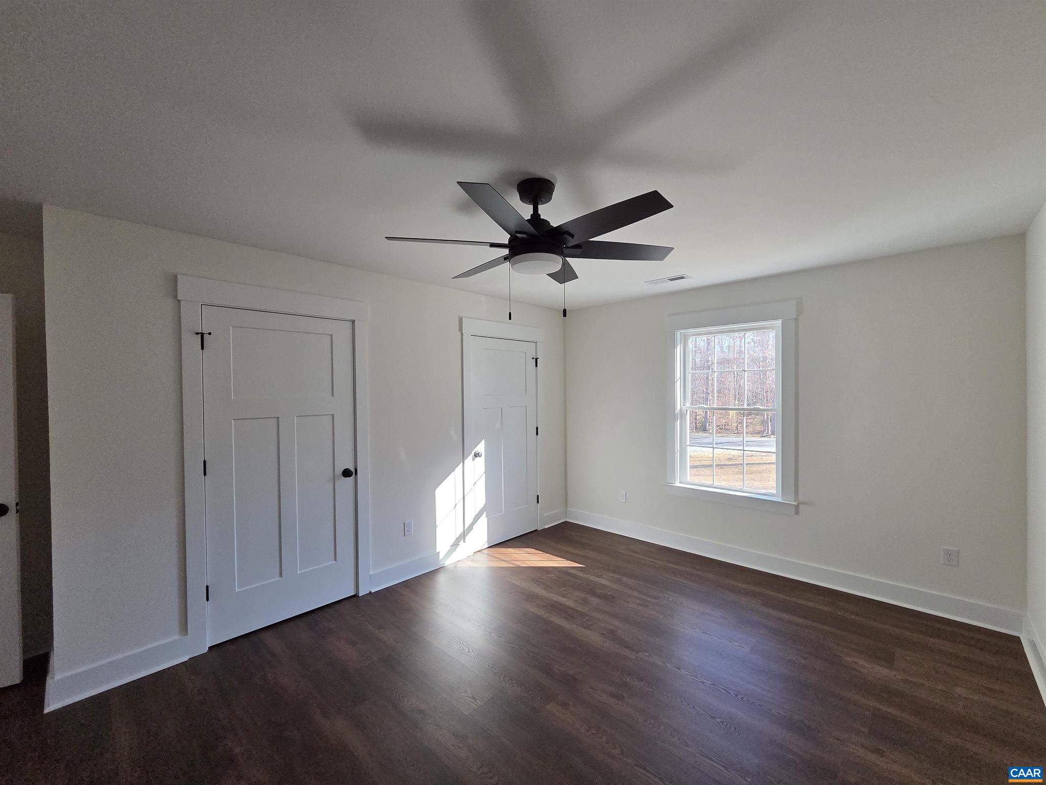 BUSBEES POINT COVE - Residential