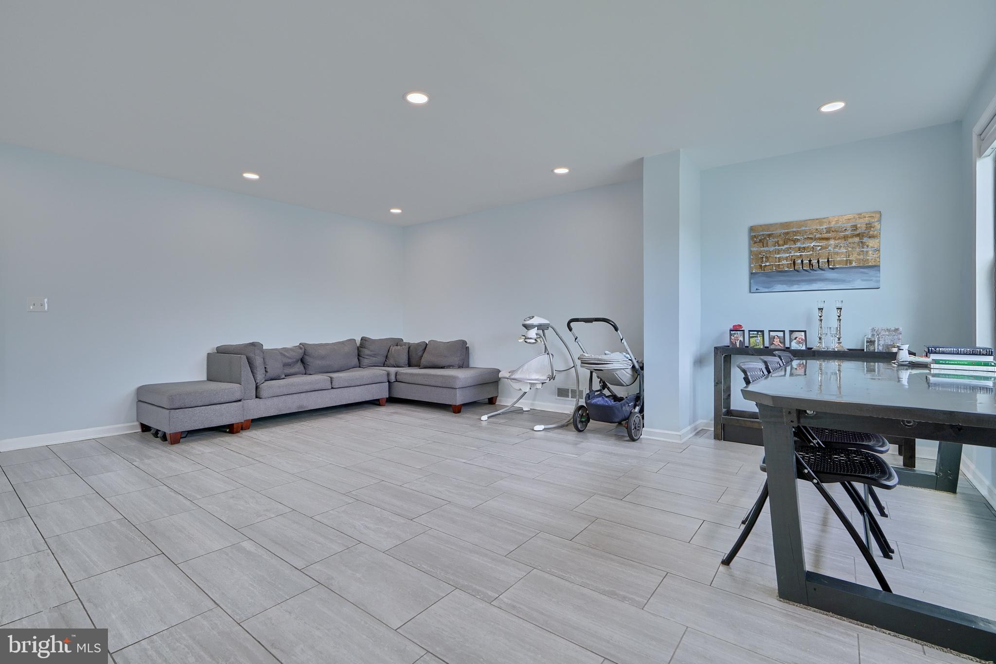 PIKESVILLE - Residential