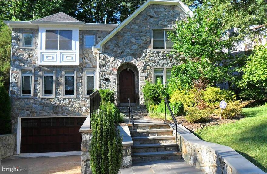 Unbelievable finishes abound!Brazilian HDWD flrs throughout,Crown&boxed moldings,boxed&coffered/tray ceiling.All house Elevator,Smart house wiring system,All Mahogany doors throughout,Pella windows,central vac,50" Plasma TV,Speaker& surround sound system.Kit W/all Viking appliances.All baths w/Stone & granite.Fin LL w/au-pair suite & full bath. EstPropTax $16,072.54