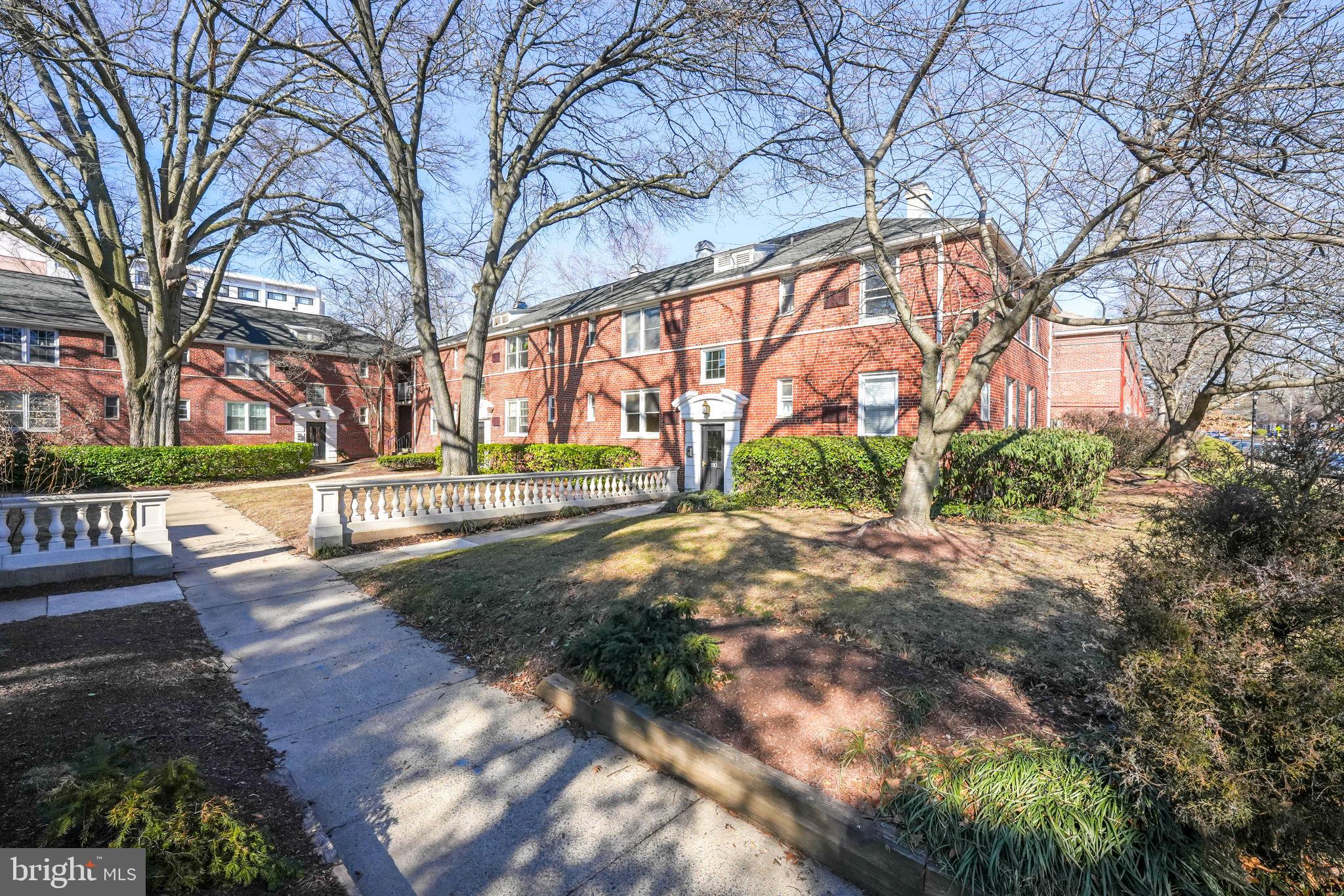 ARLINGTON OAKS - Residential