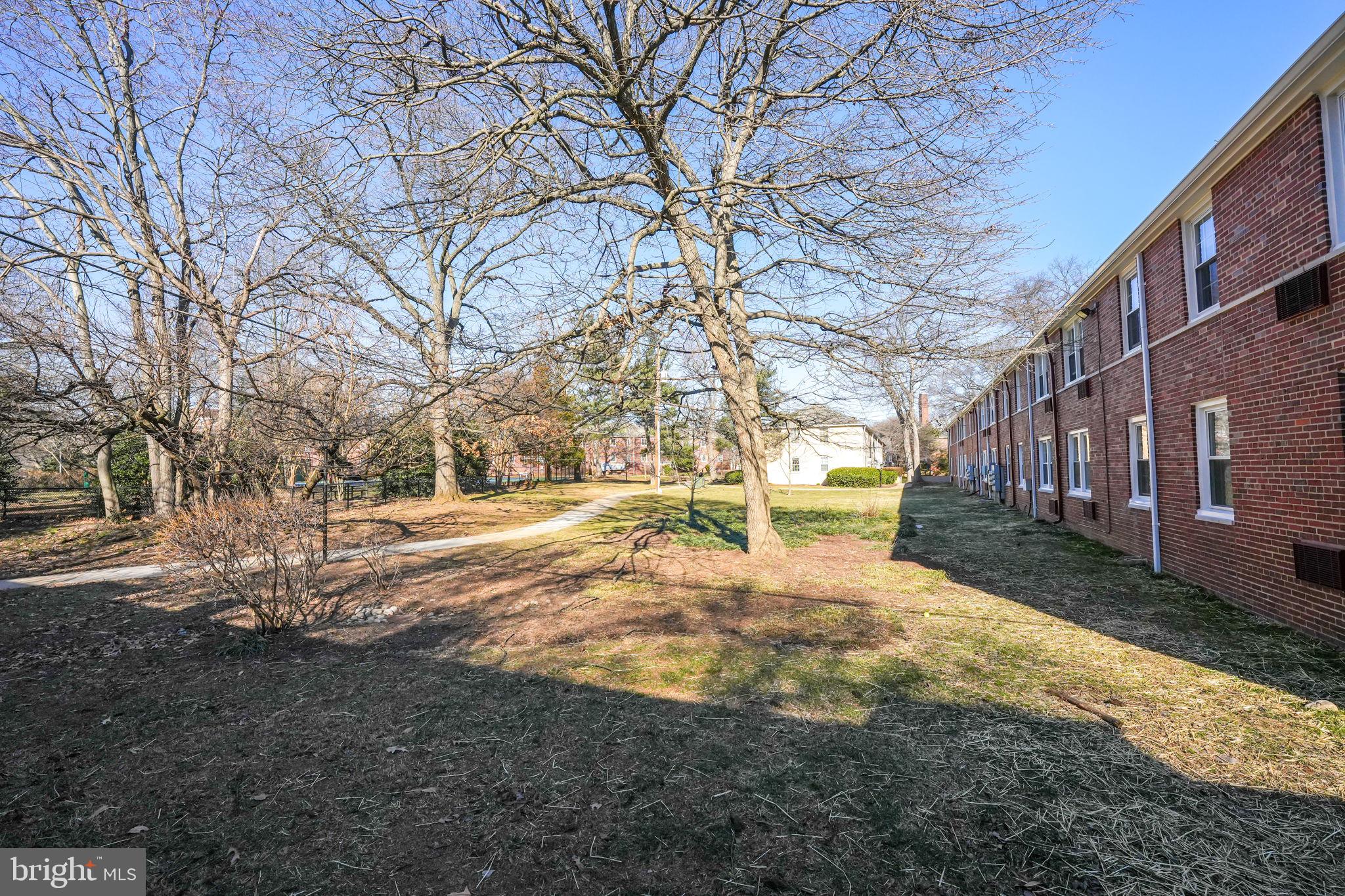 ARLINGTON OAKS - Residential