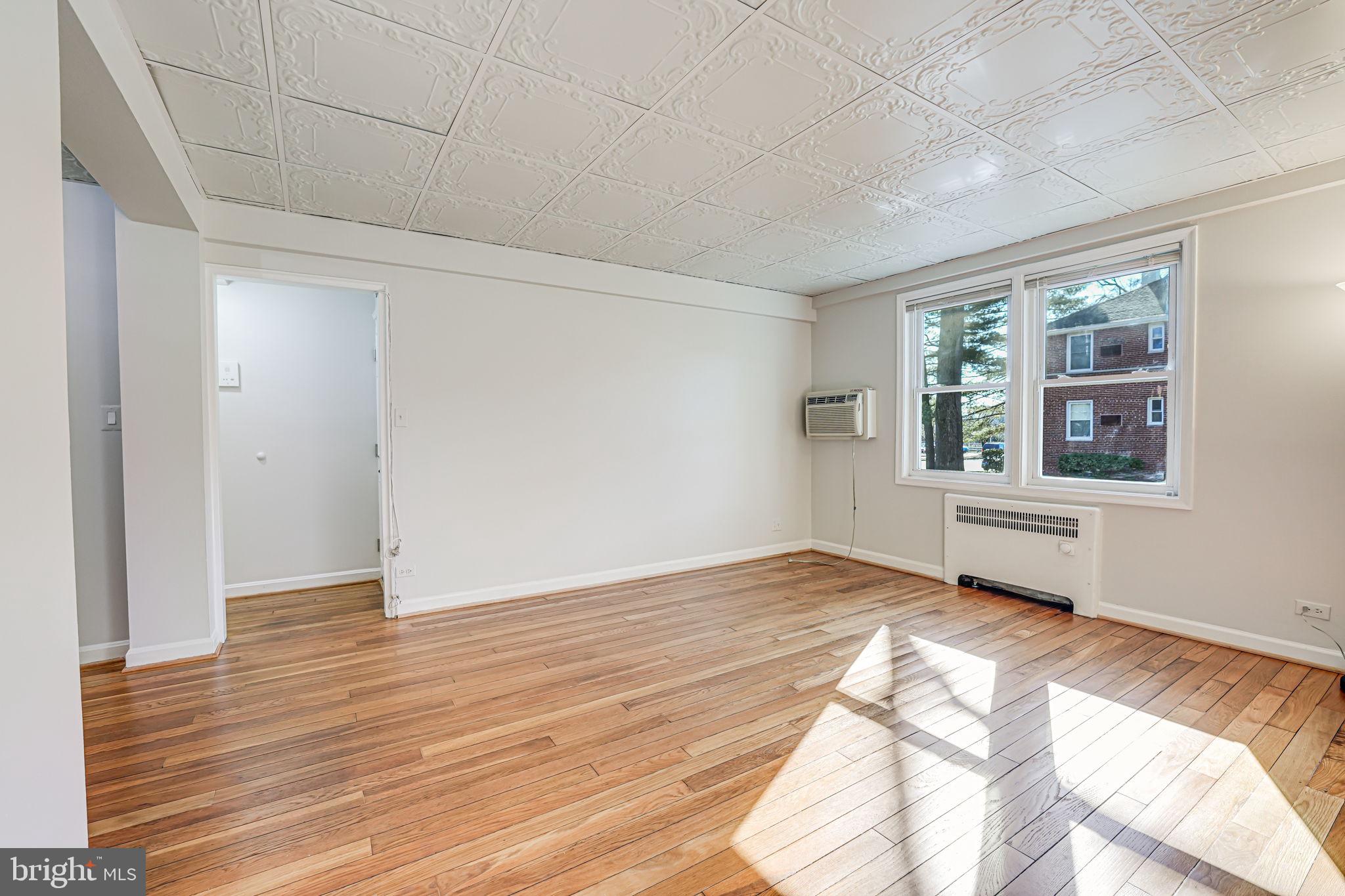 ARLINGTON OAKS - Residential