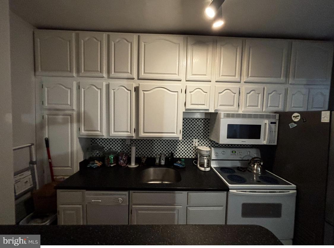 414 SEWARD SQUARE SE 104