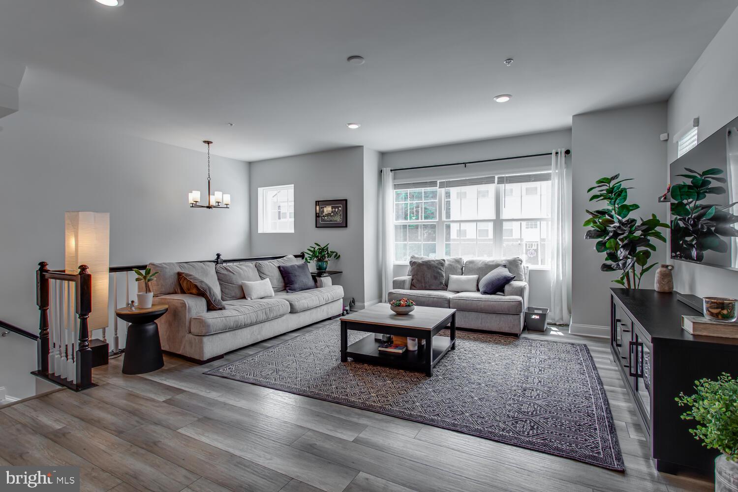 MYRTLE POINT - Residential Lease