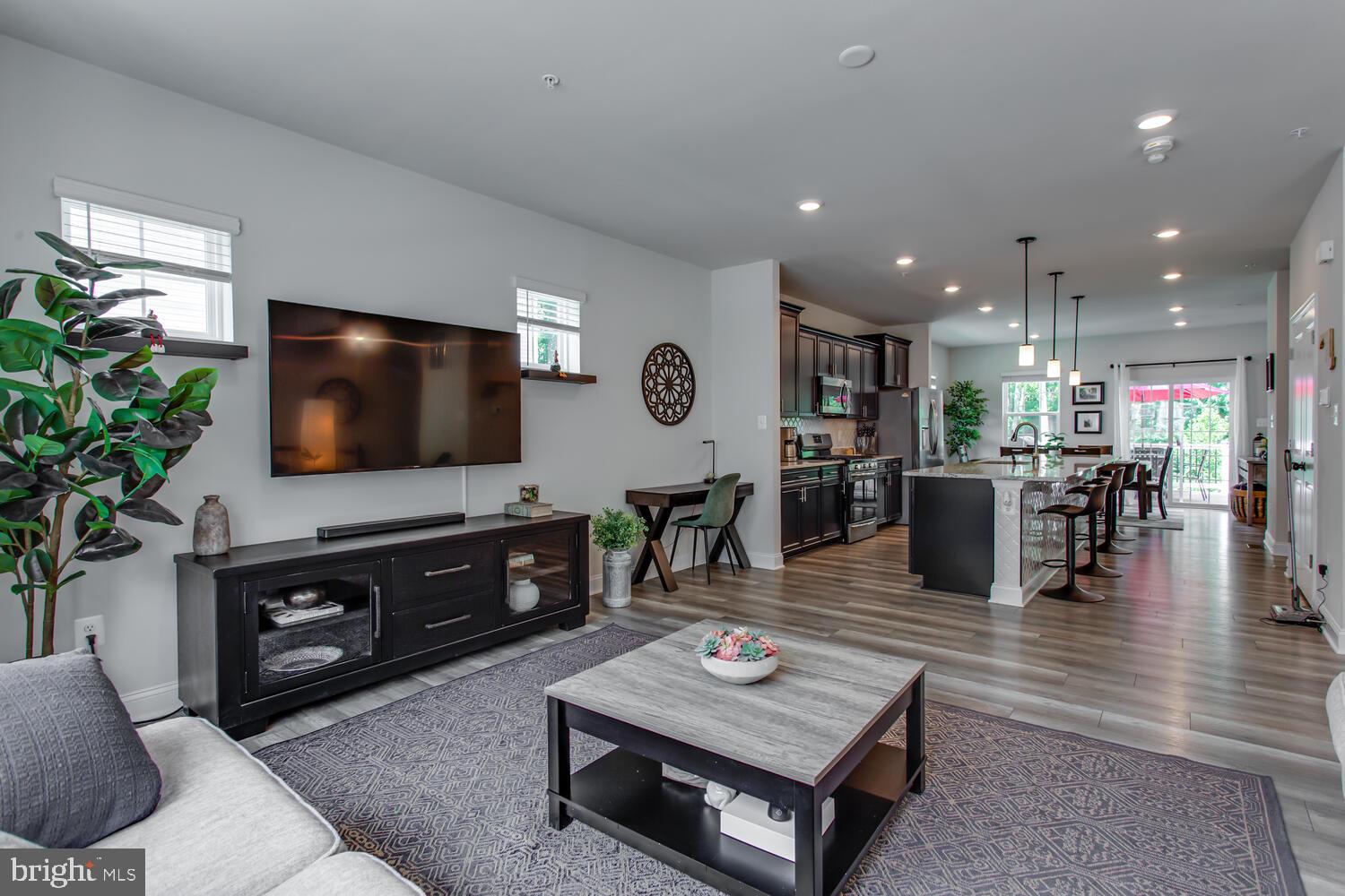 MYRTLE POINT - Residential Lease