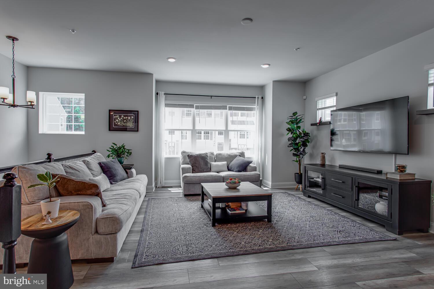 MYRTLE POINT - Residential Lease