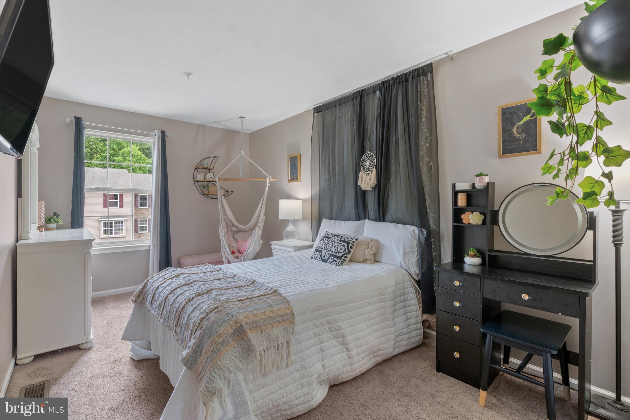 HICKORY KNOLL - Residential