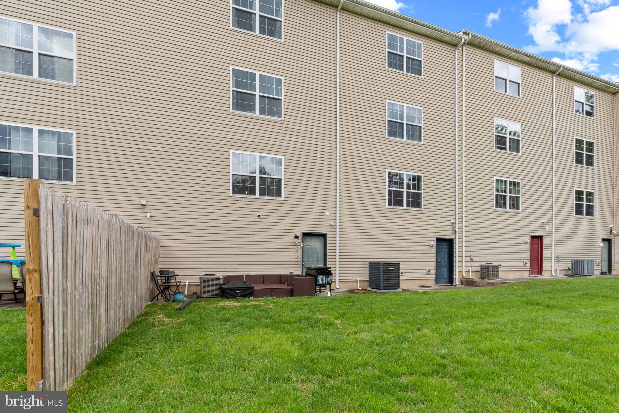 HICKORY KNOLL - Residential