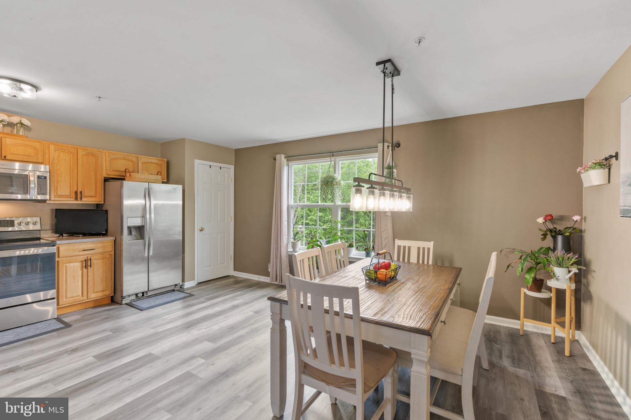 HICKORY KNOLL - Residential