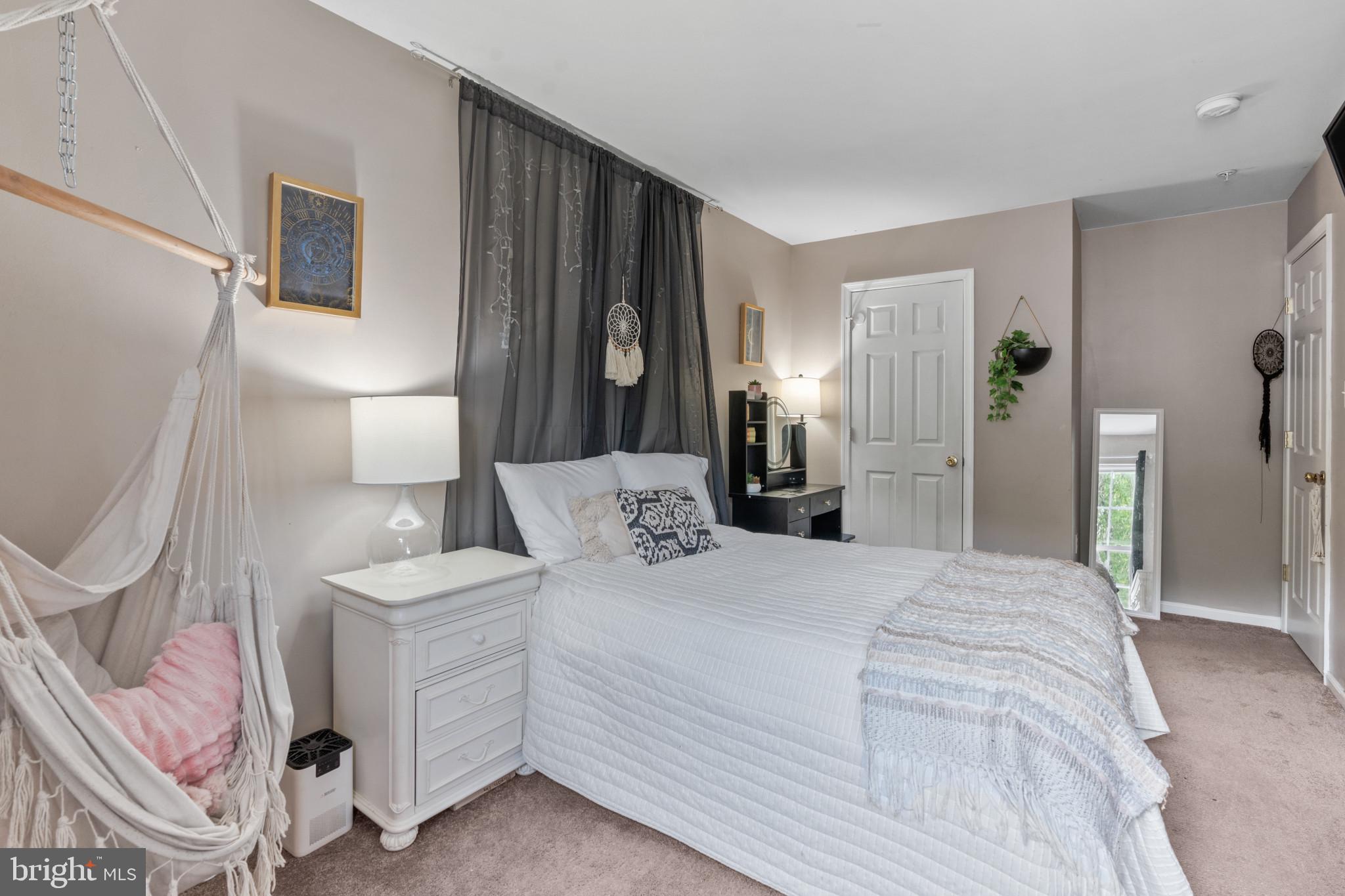 HICKORY KNOLL - Residential