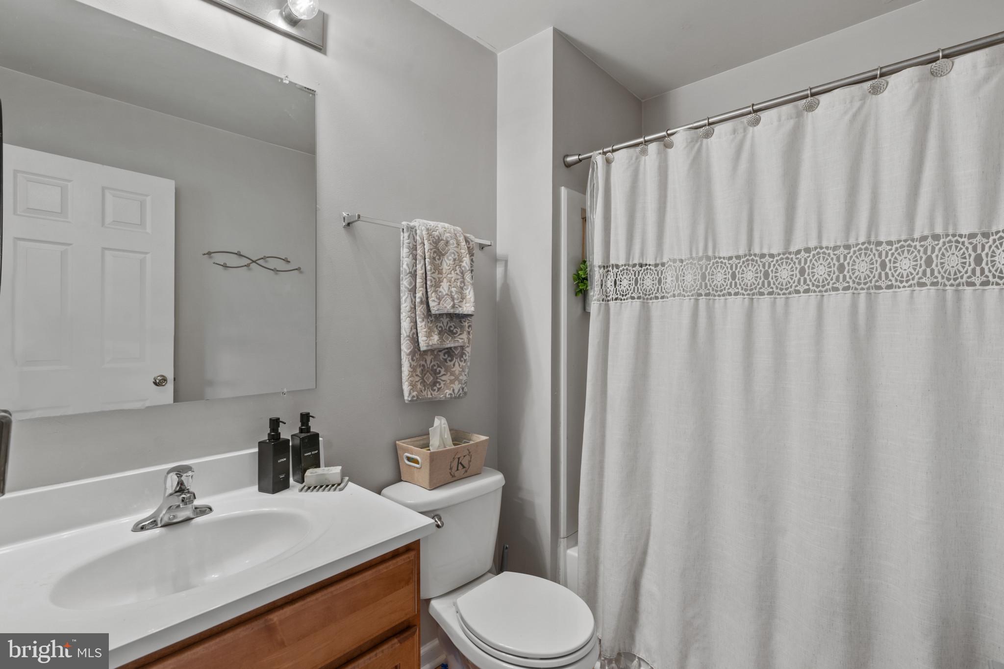 HICKORY KNOLL - Residential