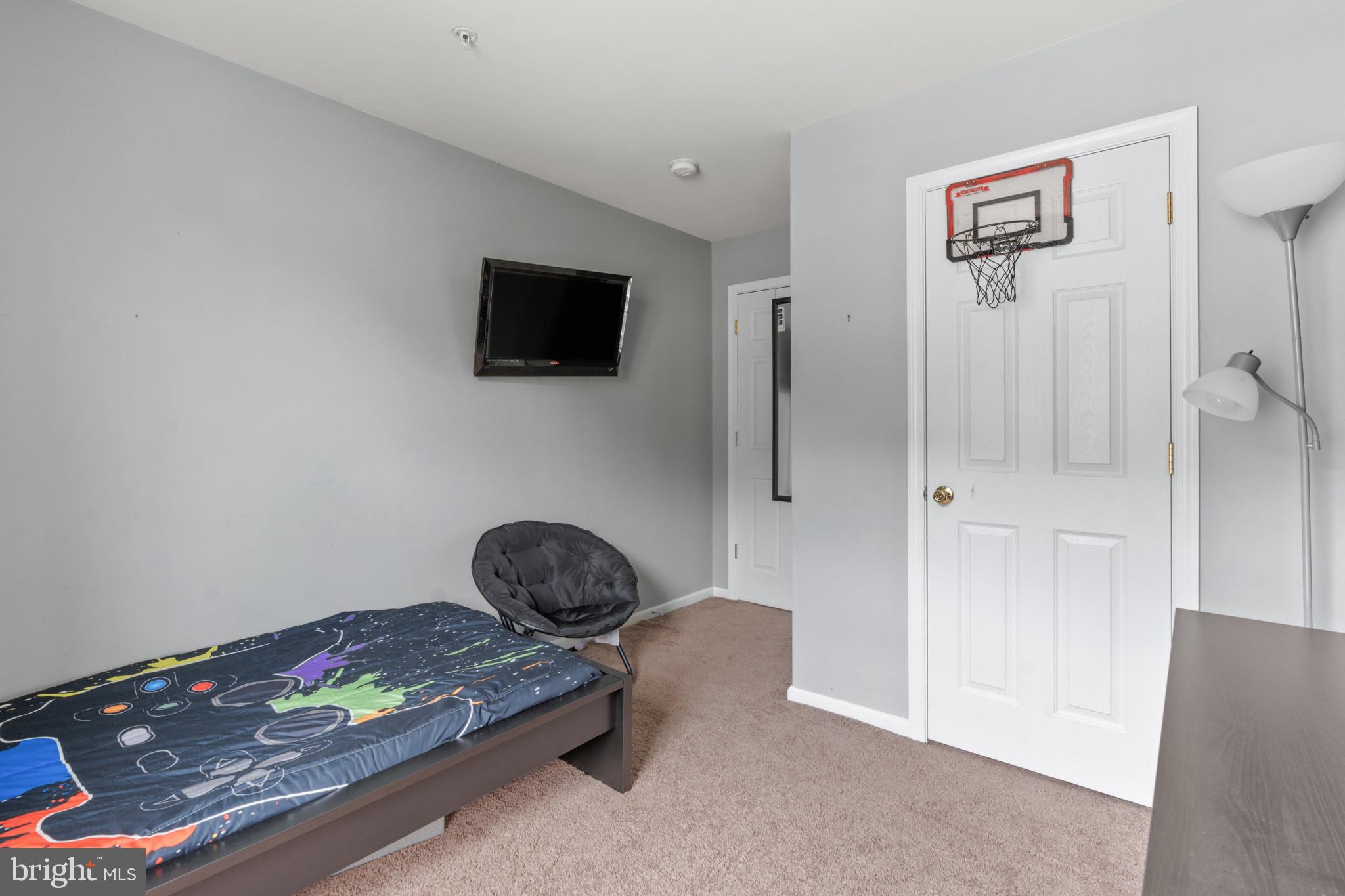 HICKORY KNOLL - Residential