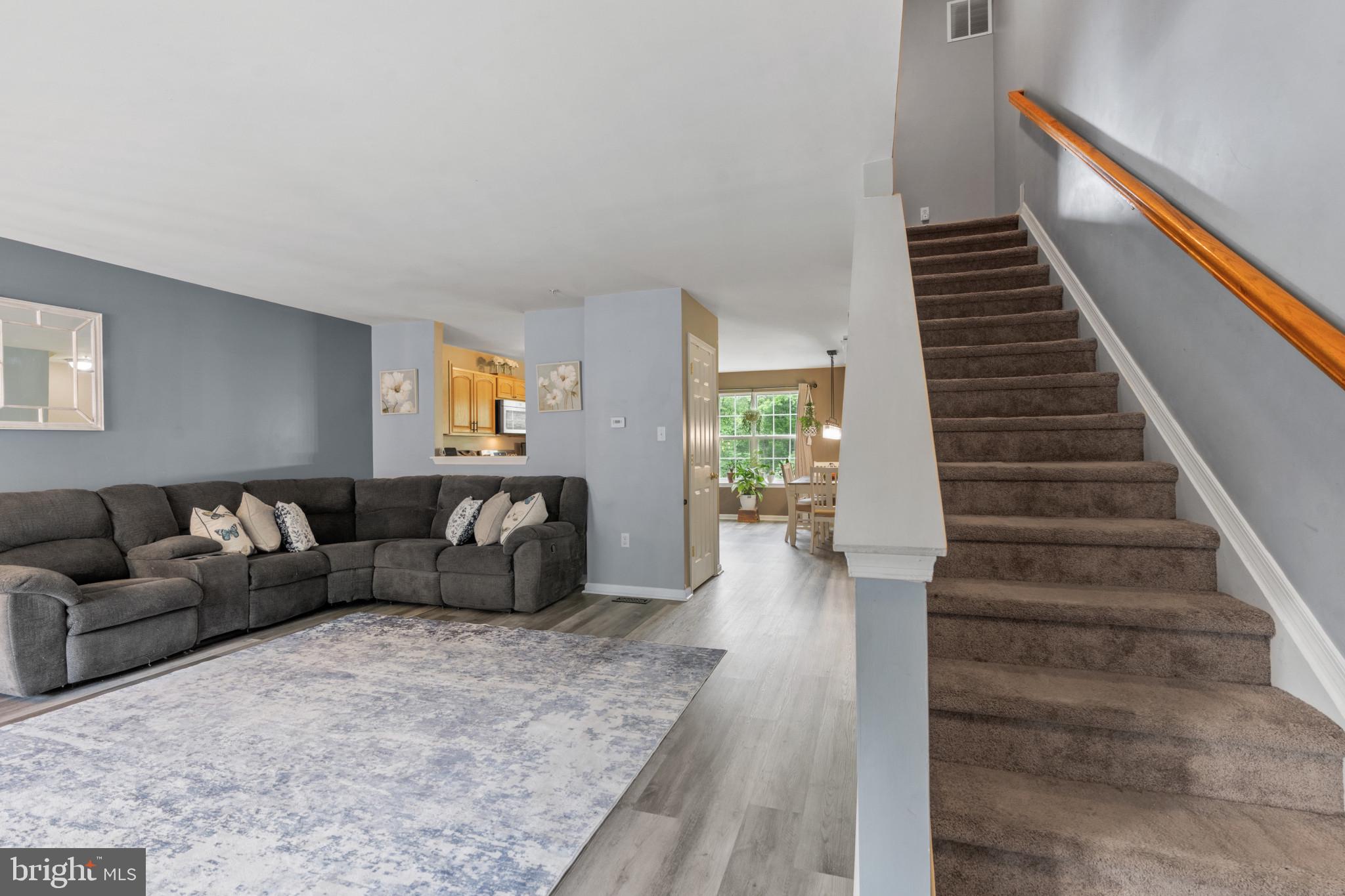 HICKORY KNOLL - Residential