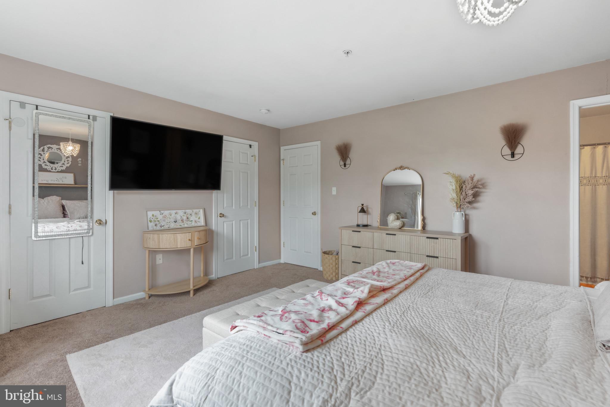 HICKORY KNOLL - Residential