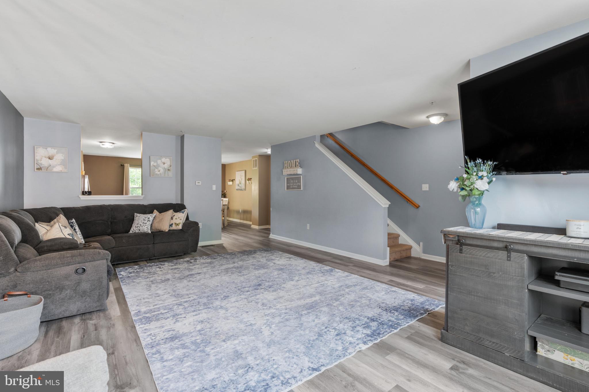 HICKORY KNOLL - Residential