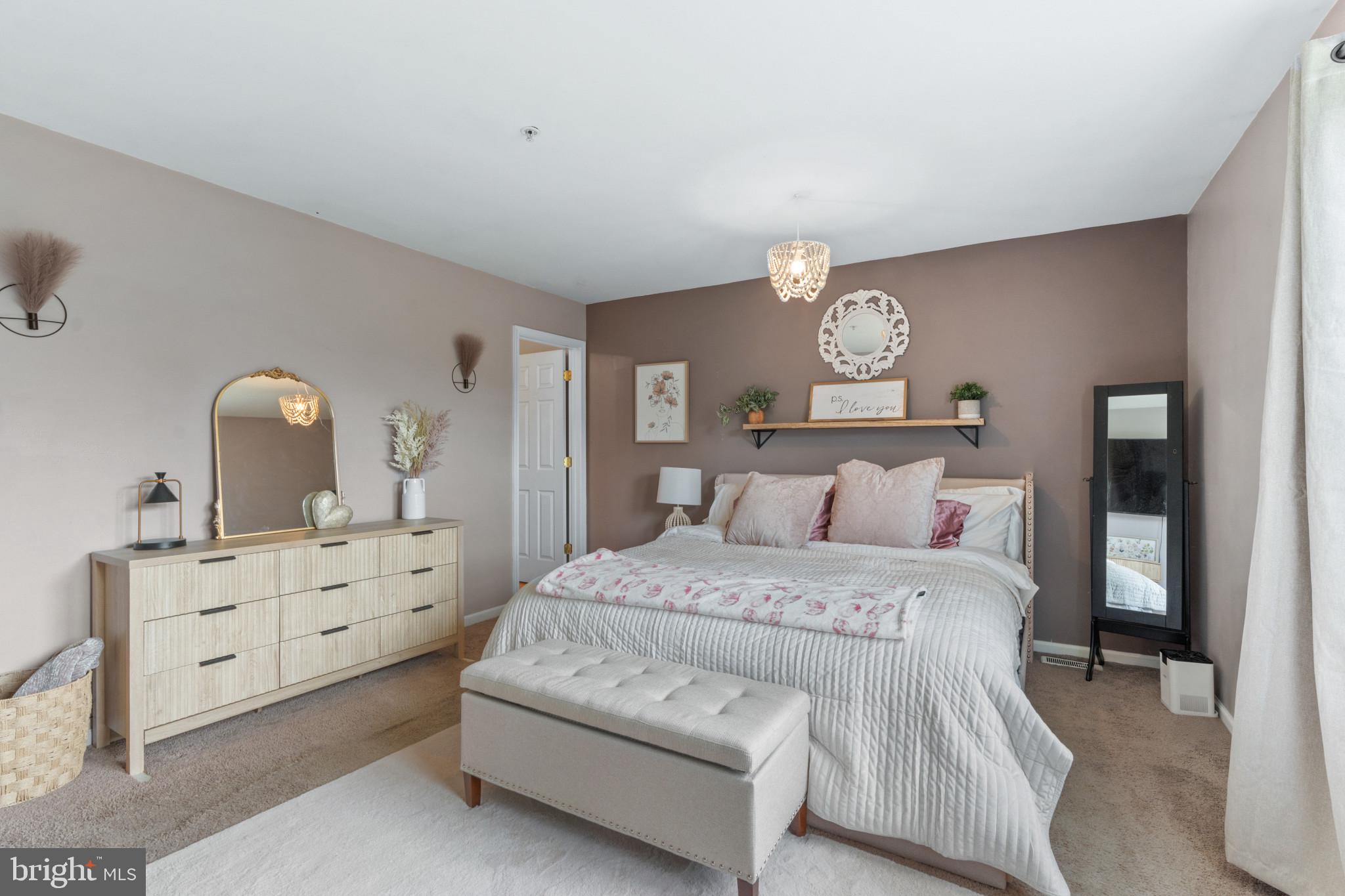 HICKORY KNOLL - Residential