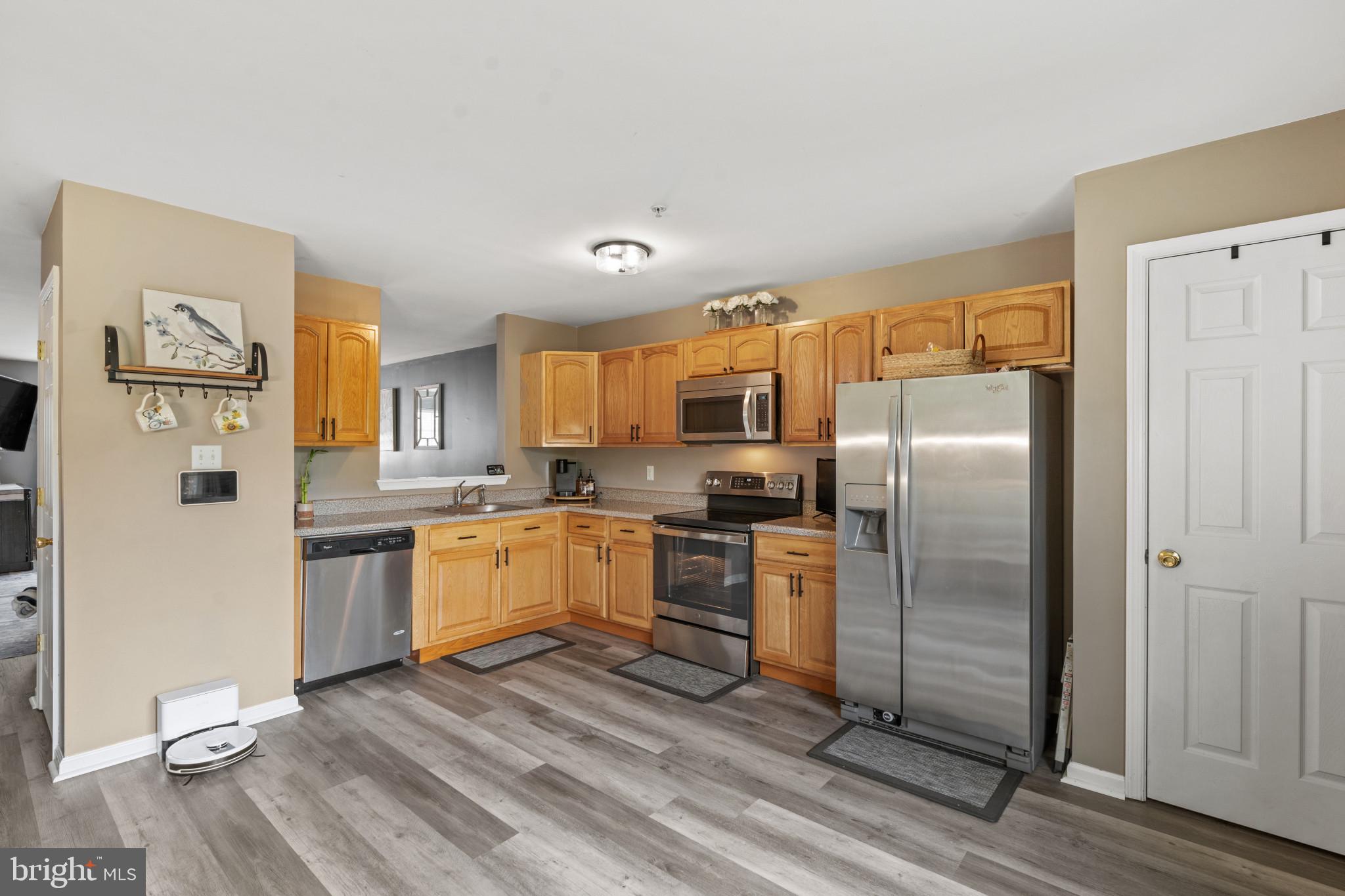 HICKORY KNOLL - Residential