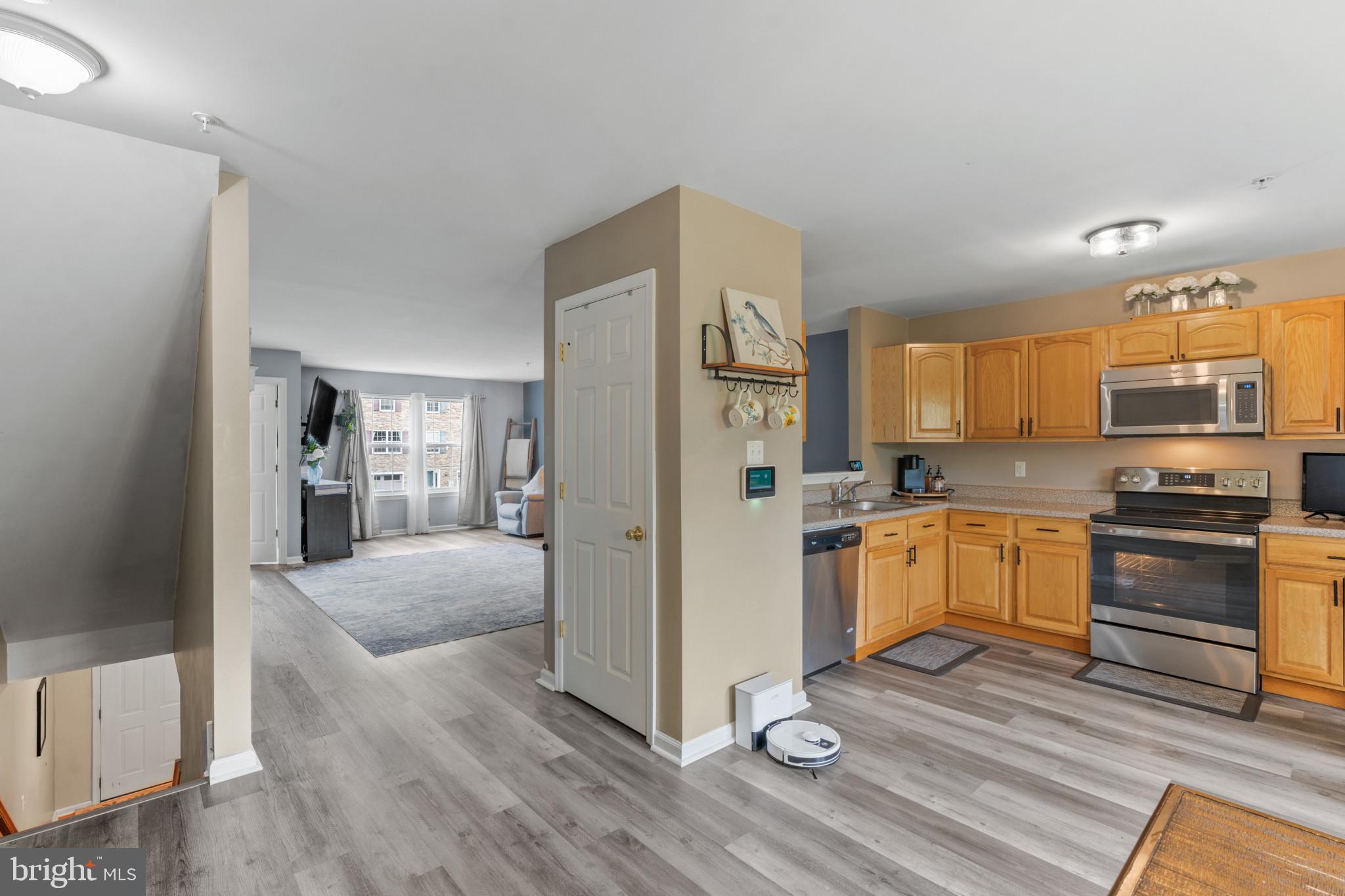 HICKORY KNOLL - Residential