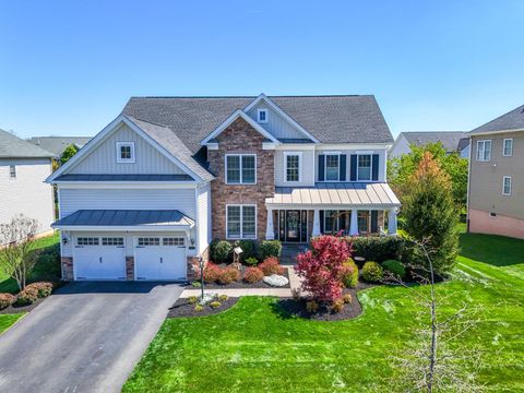 Photo of 5853 Waterloo Bridge Circle, HAYMARKET, VA 20169 (MLS # VAPW2117272)
