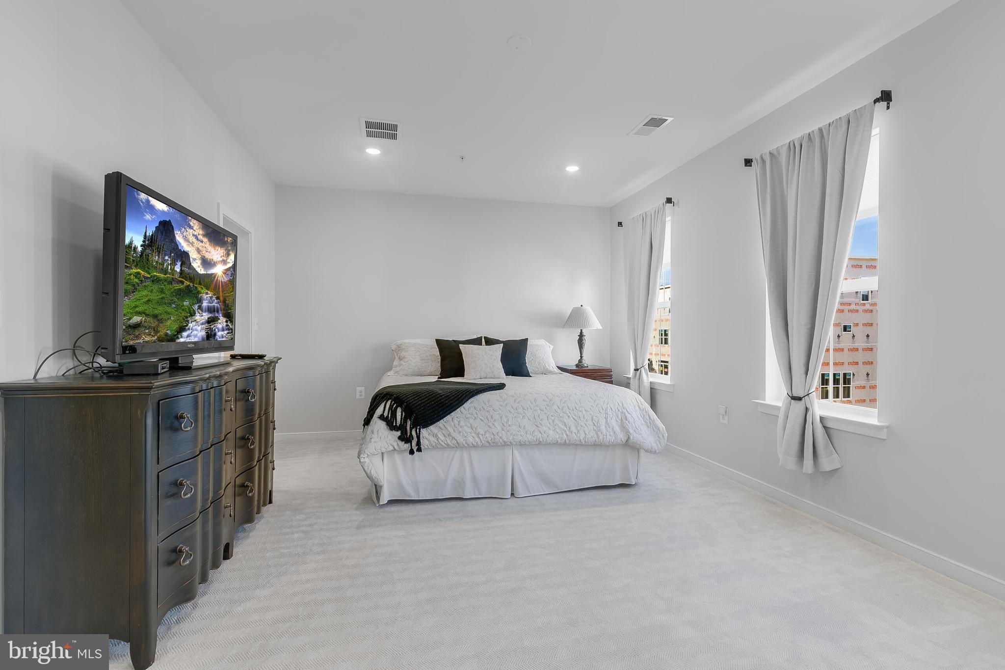 DOWNTOWN BRAMBLETON - Residential