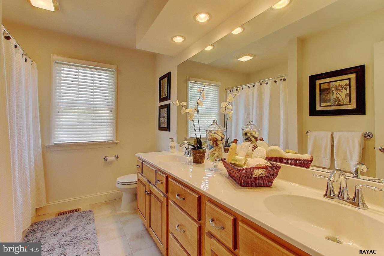 ORCHARD HILLS - Residential