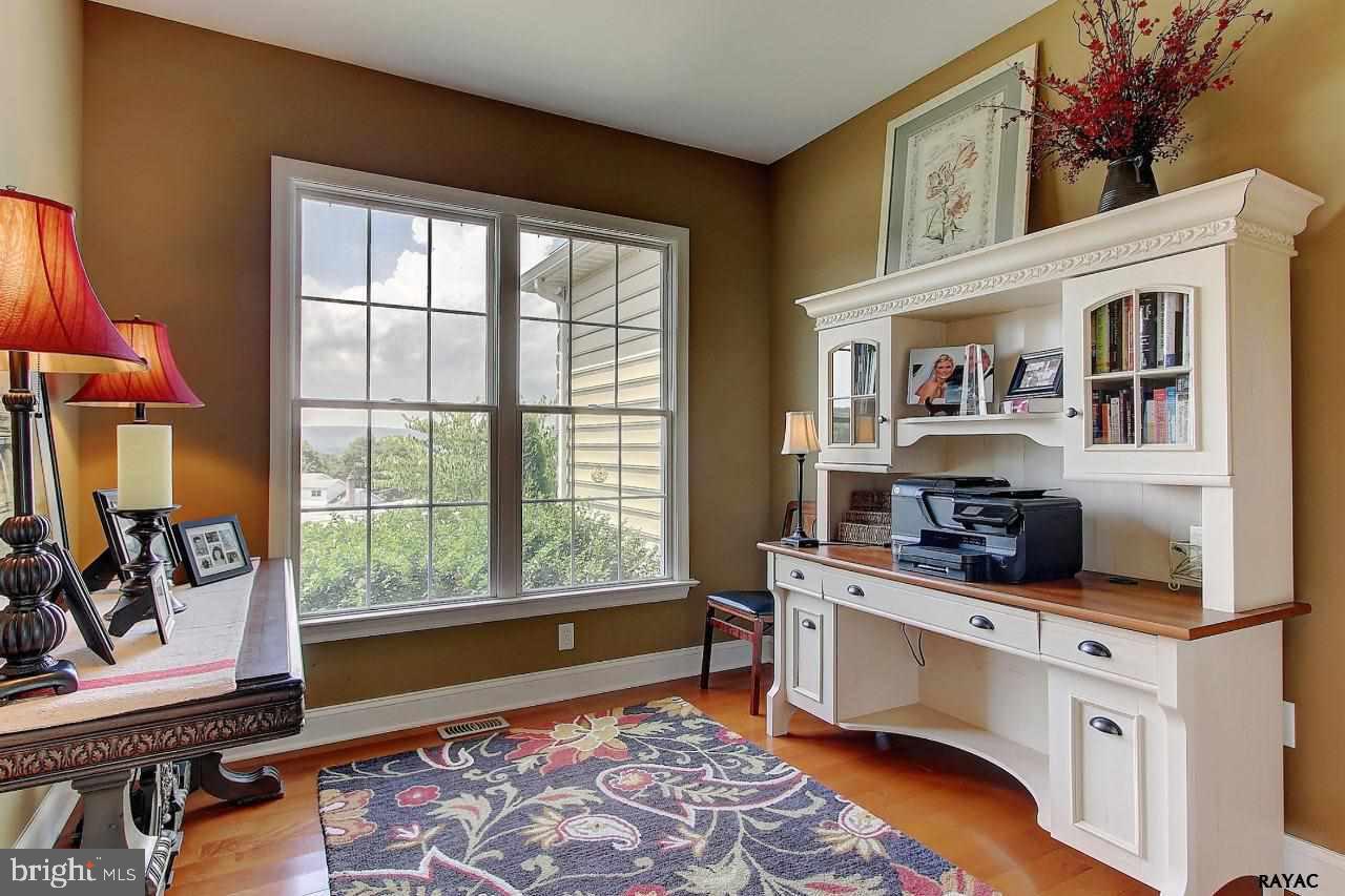 ORCHARD HILLS - Residential