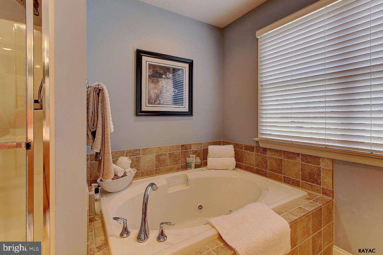 ORCHARD HILLS - Residential
