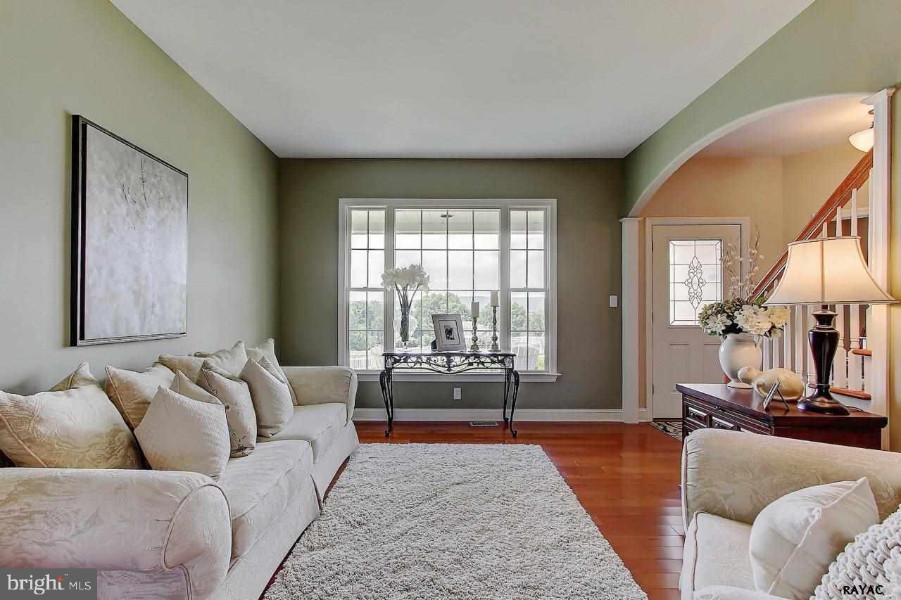 ORCHARD HILLS - Residential