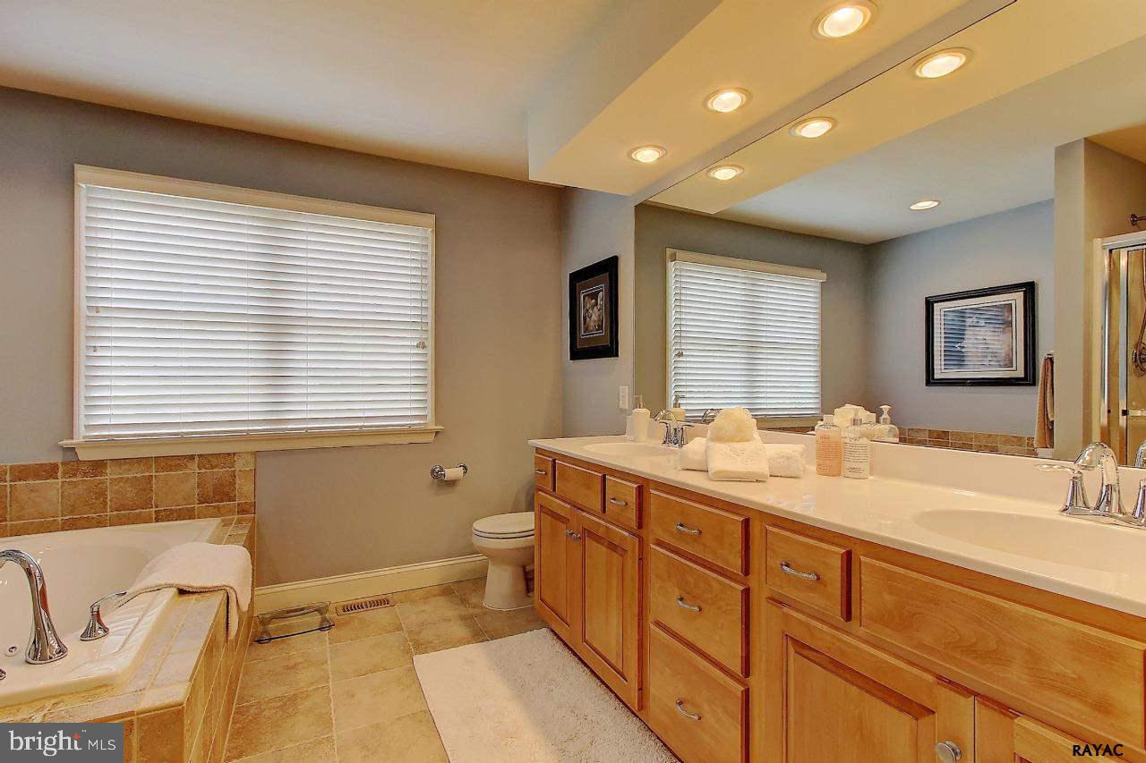 ORCHARD HILLS - Residential