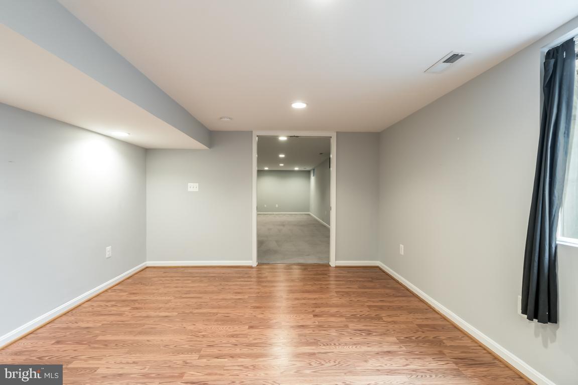 HAMPTON OAKS - Residential