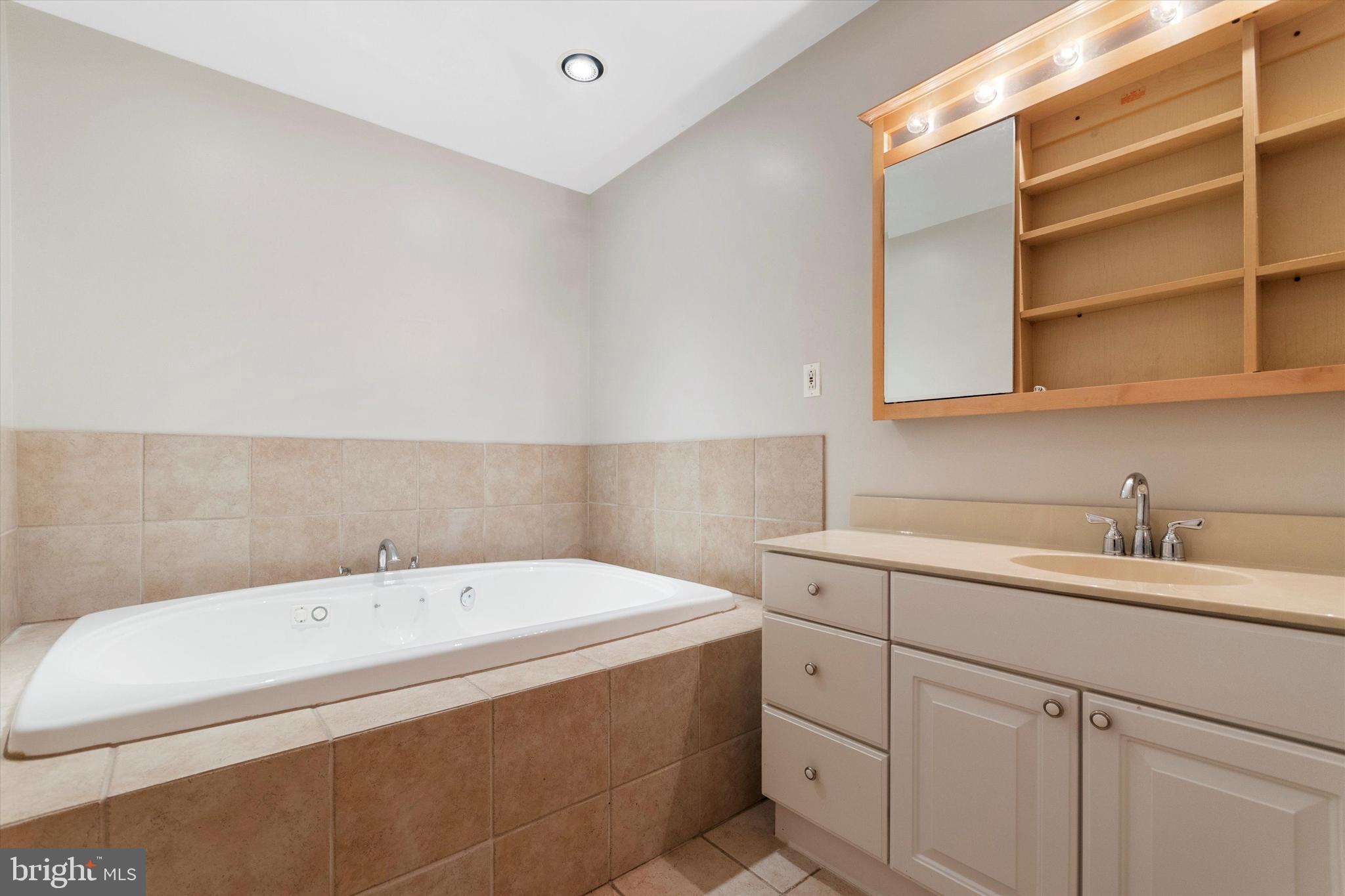 ROXBOROUGH - Residential