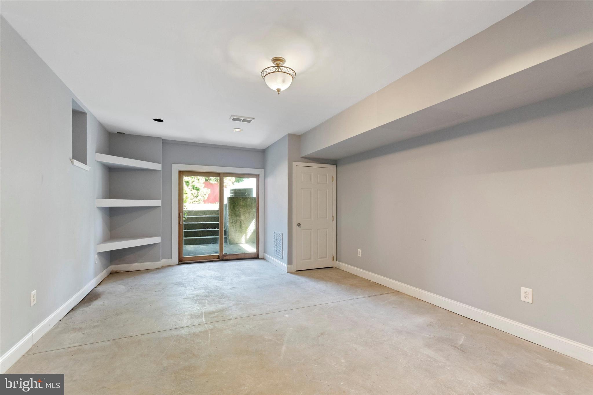 ROXBOROUGH - Residential