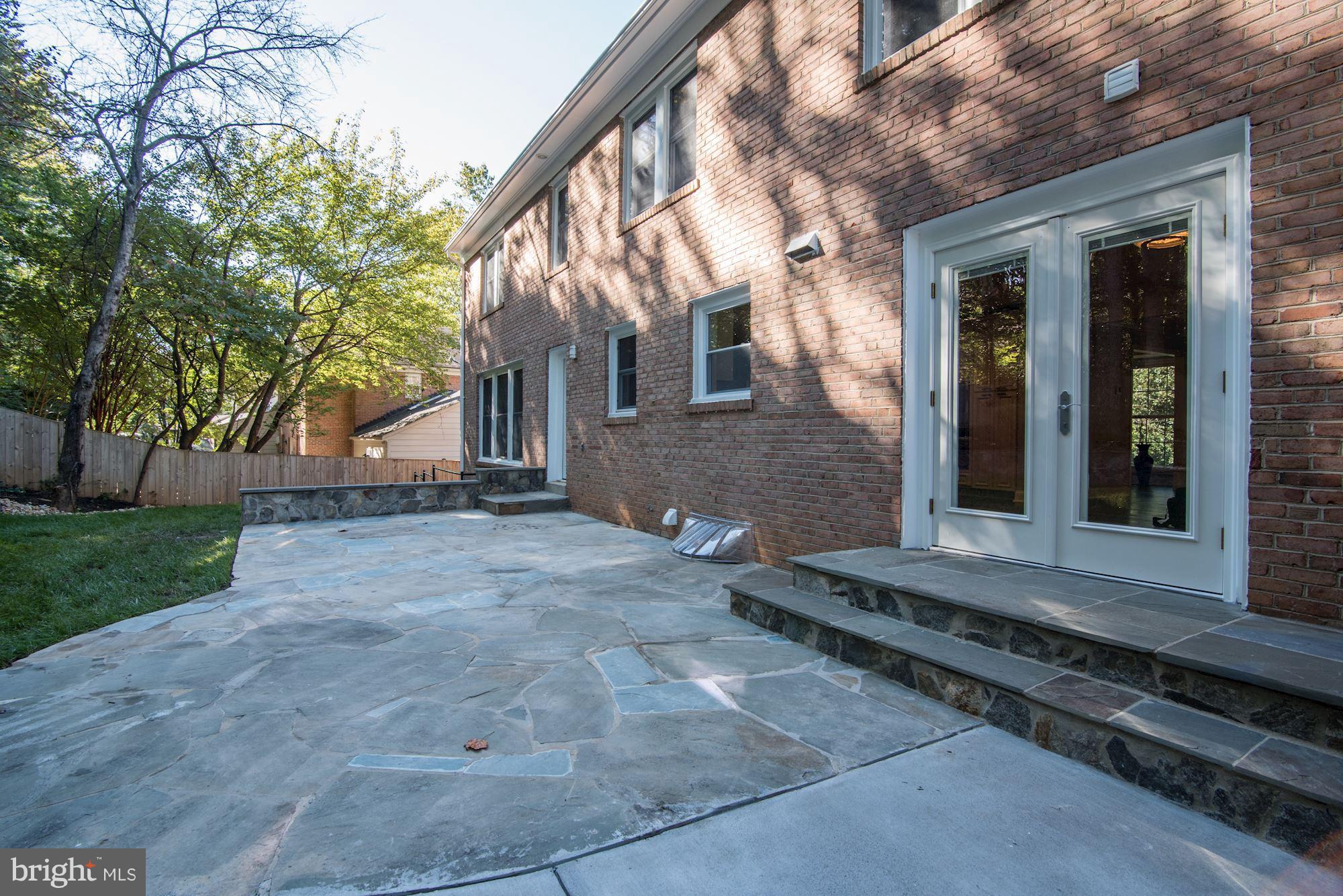 RIVER FALLS - Residential