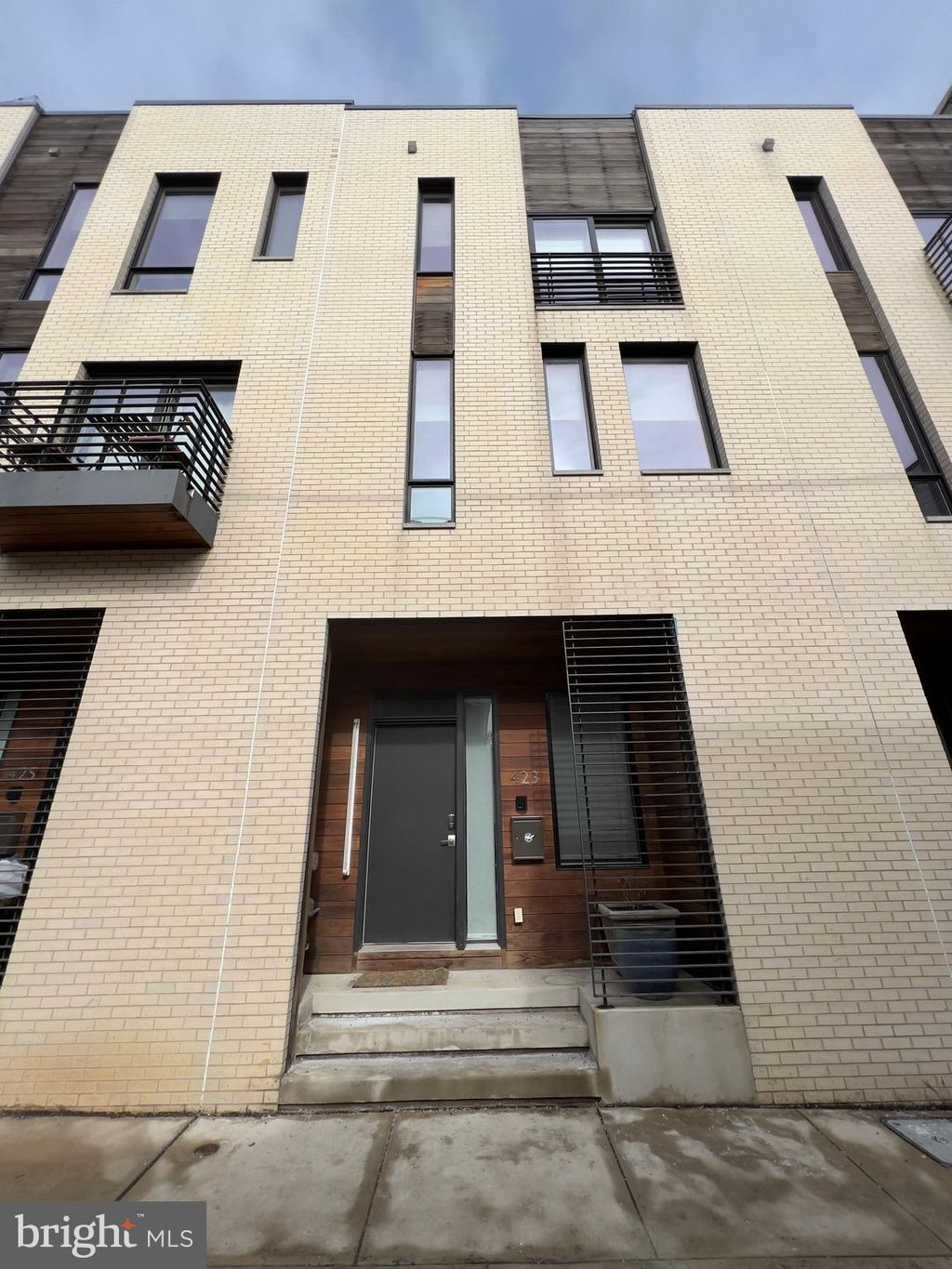 Photo of 423 Wallace Street, PHILADELPHIA, PA 19123 (MLS # PAPH2577318)