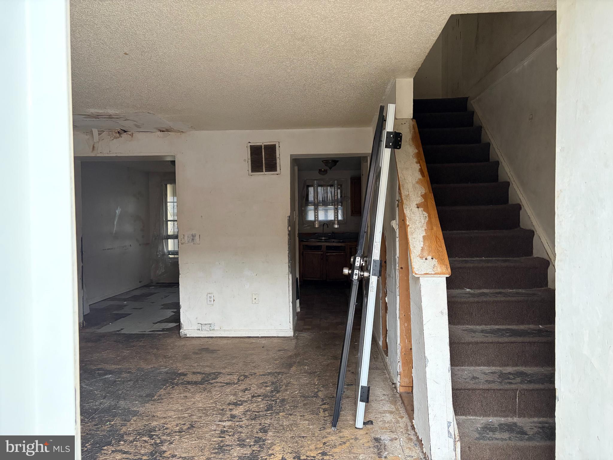 SANDTOWN-WINCHESTER - Residential