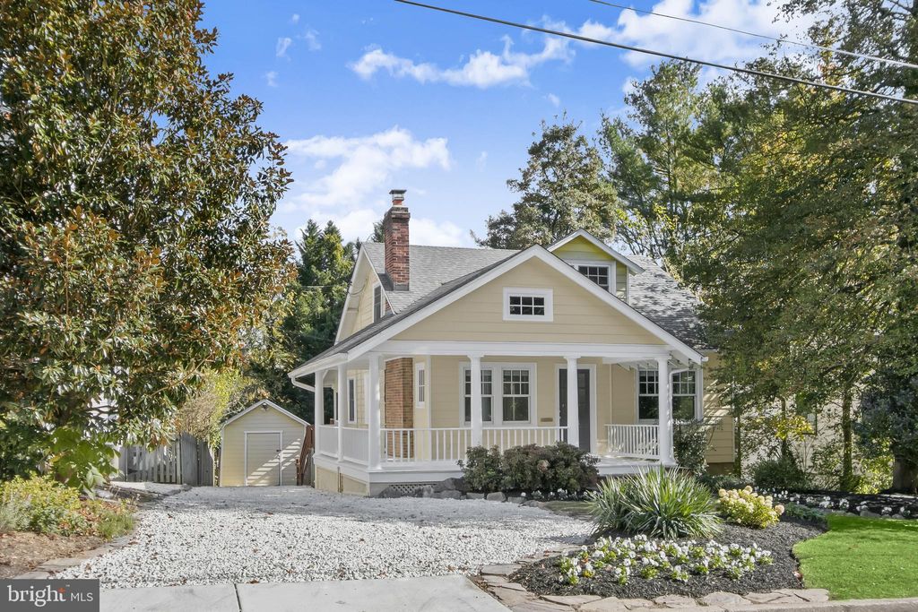 Photo of 3813 Calvert Place, KENSINGTON, MD 20895 (MLS # MDMC2205168)