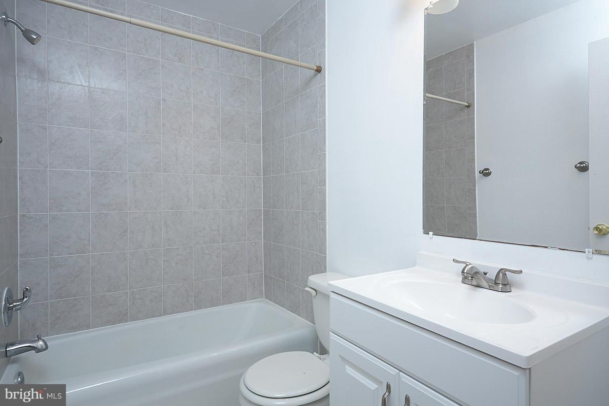 GREENFIELD FARM - Residential Lease