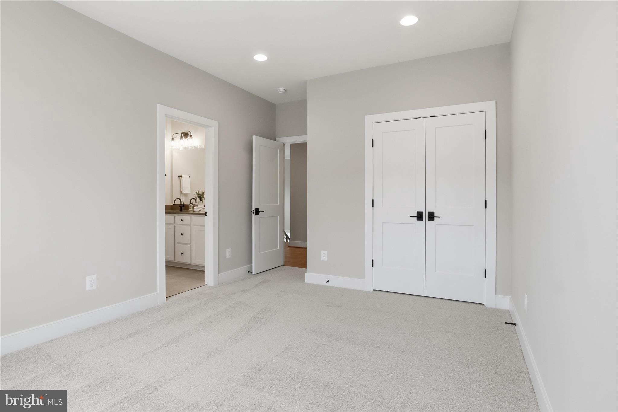 VIENNA WOODS - Residential