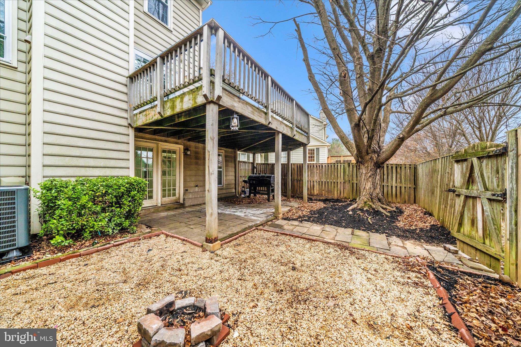 HOLLY POINTE - Residential