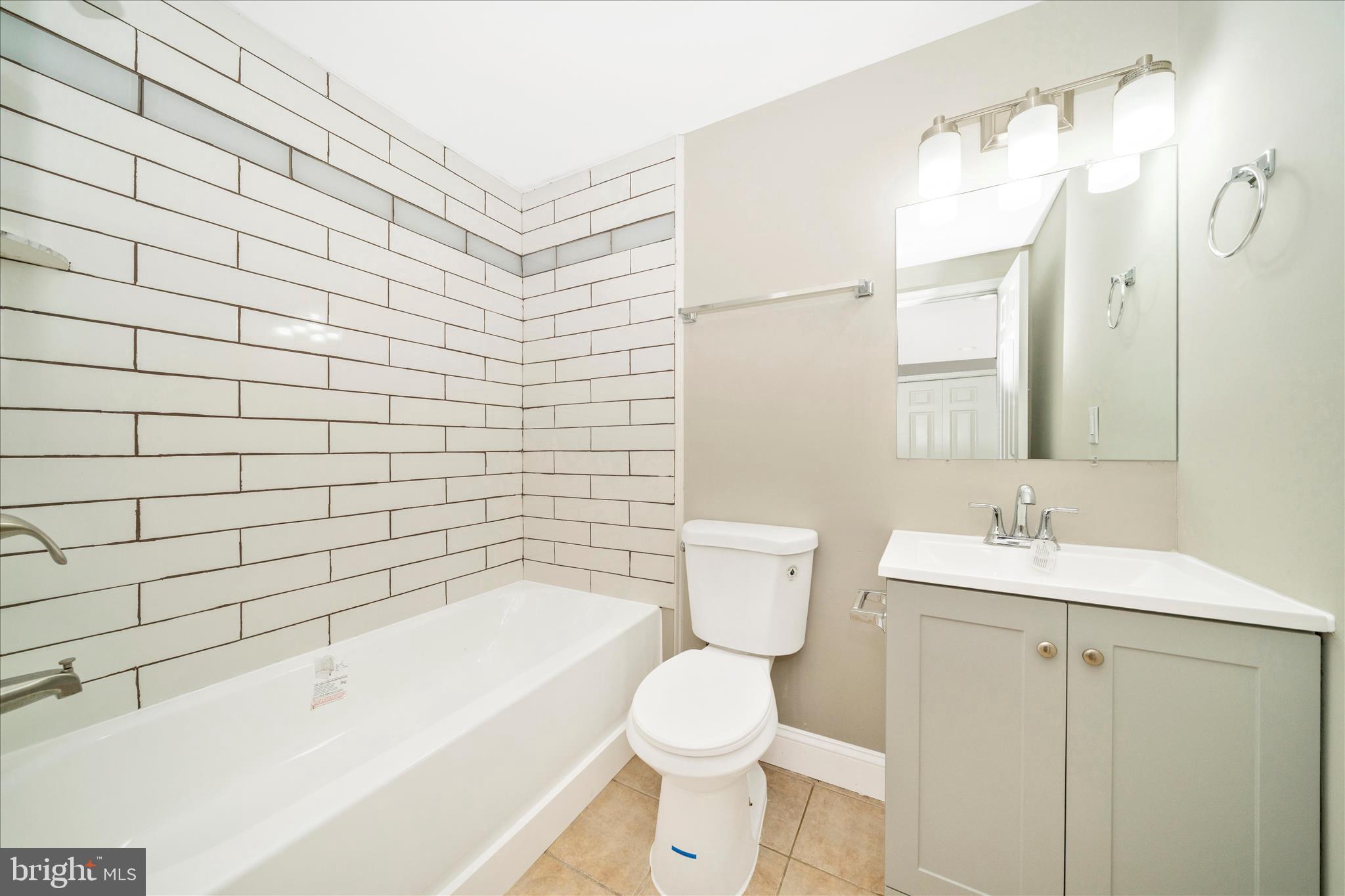 HOLLY POINTE - Residential