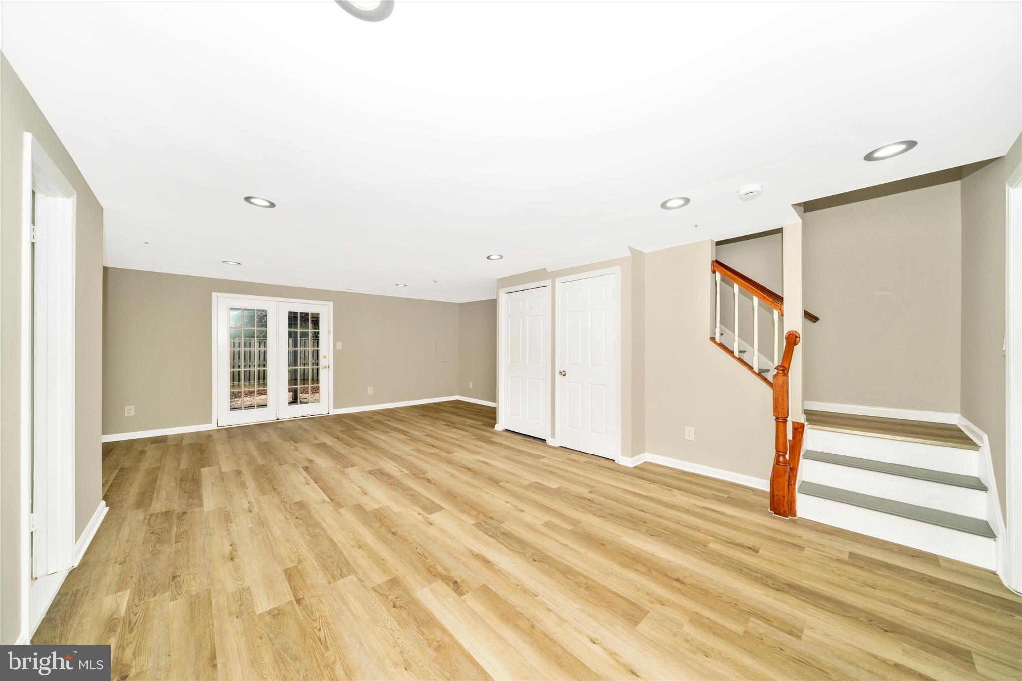 HOLLY POINTE - Residential