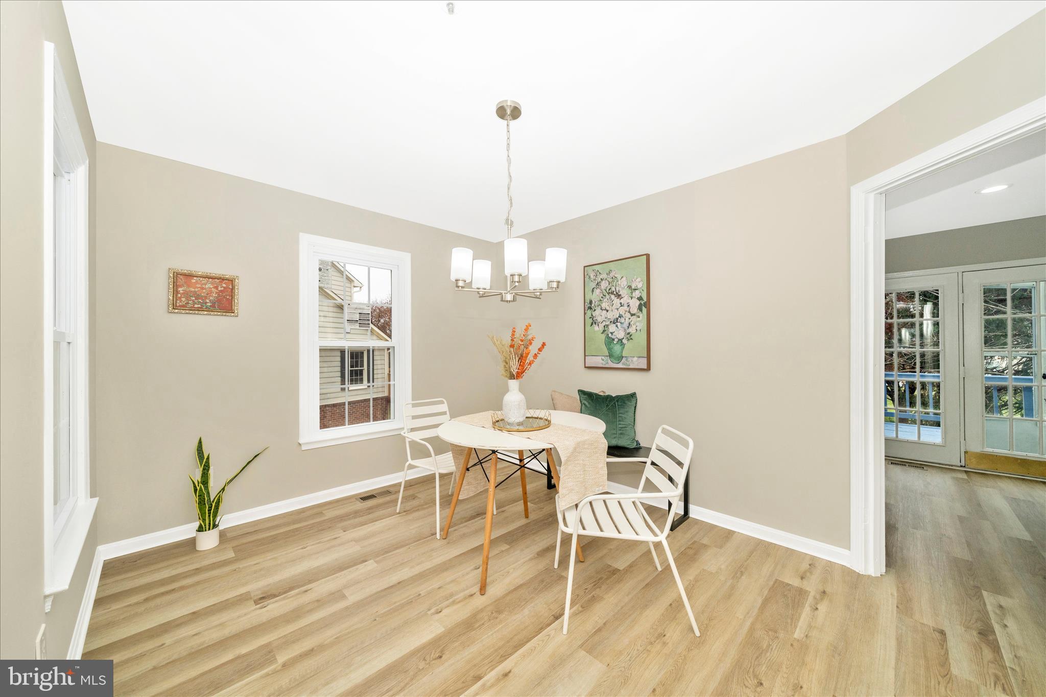 HOLLY POINTE - Residential