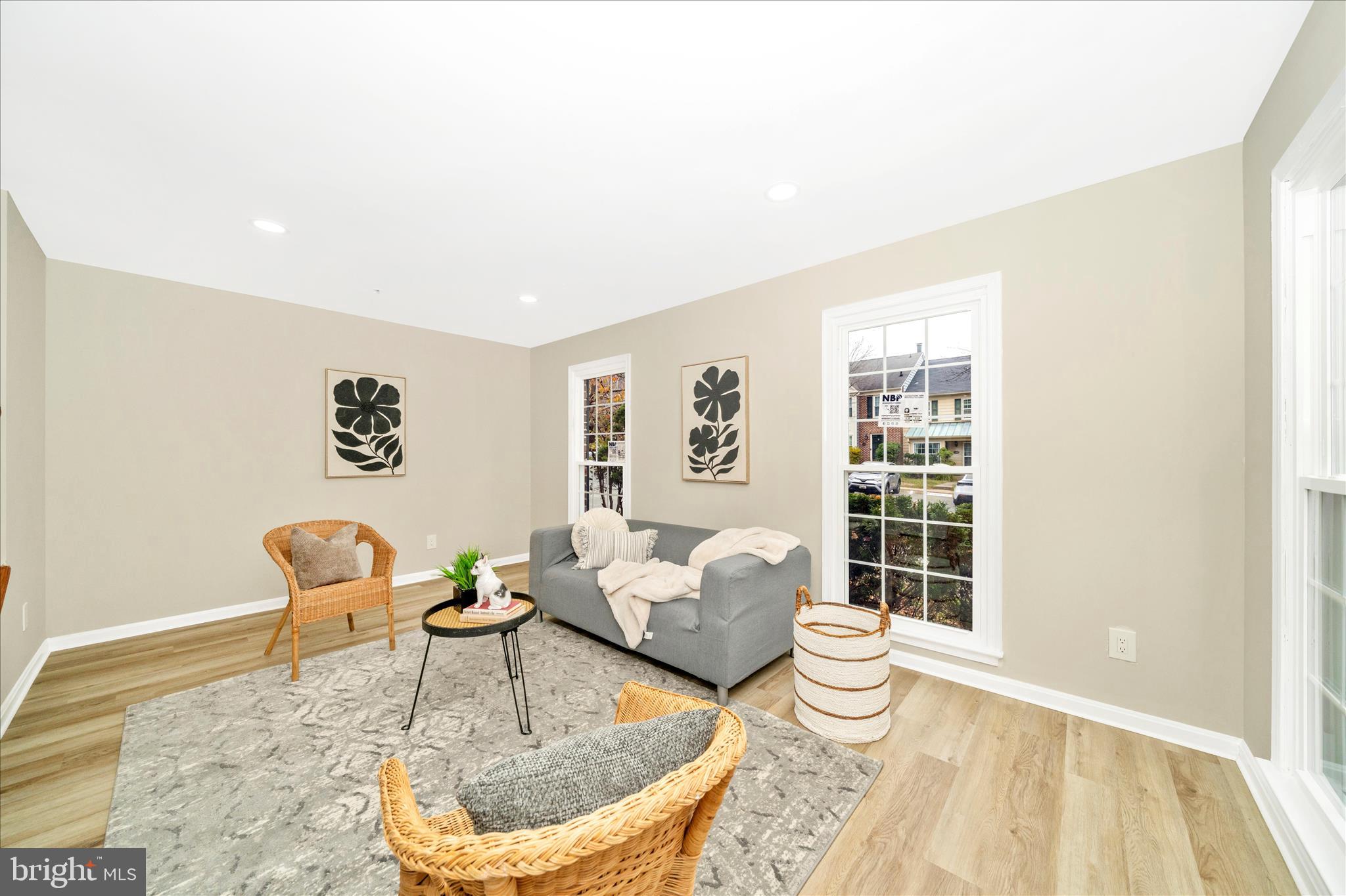 HOLLY POINTE - Residential