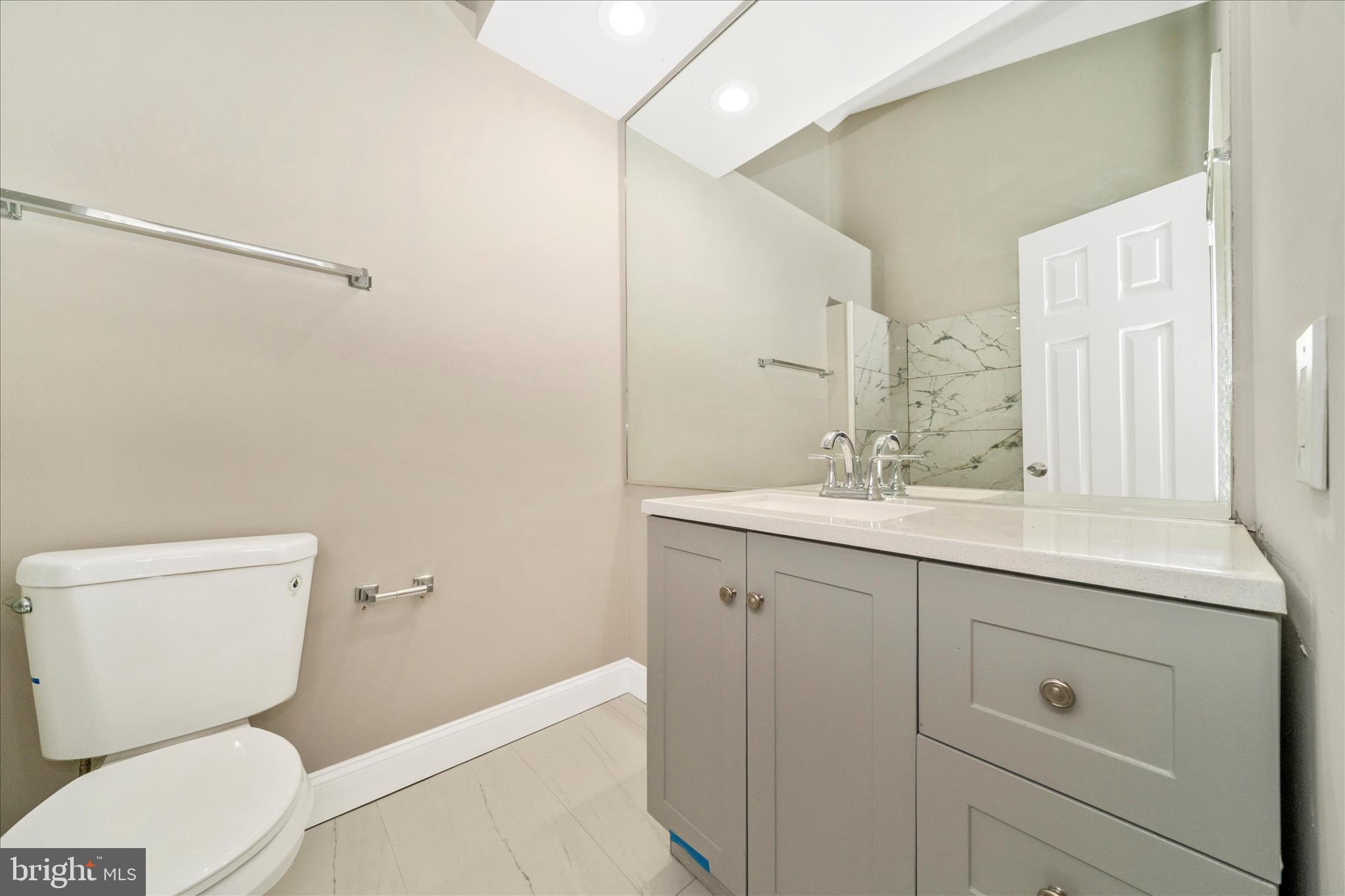 HOLLY POINTE - Residential