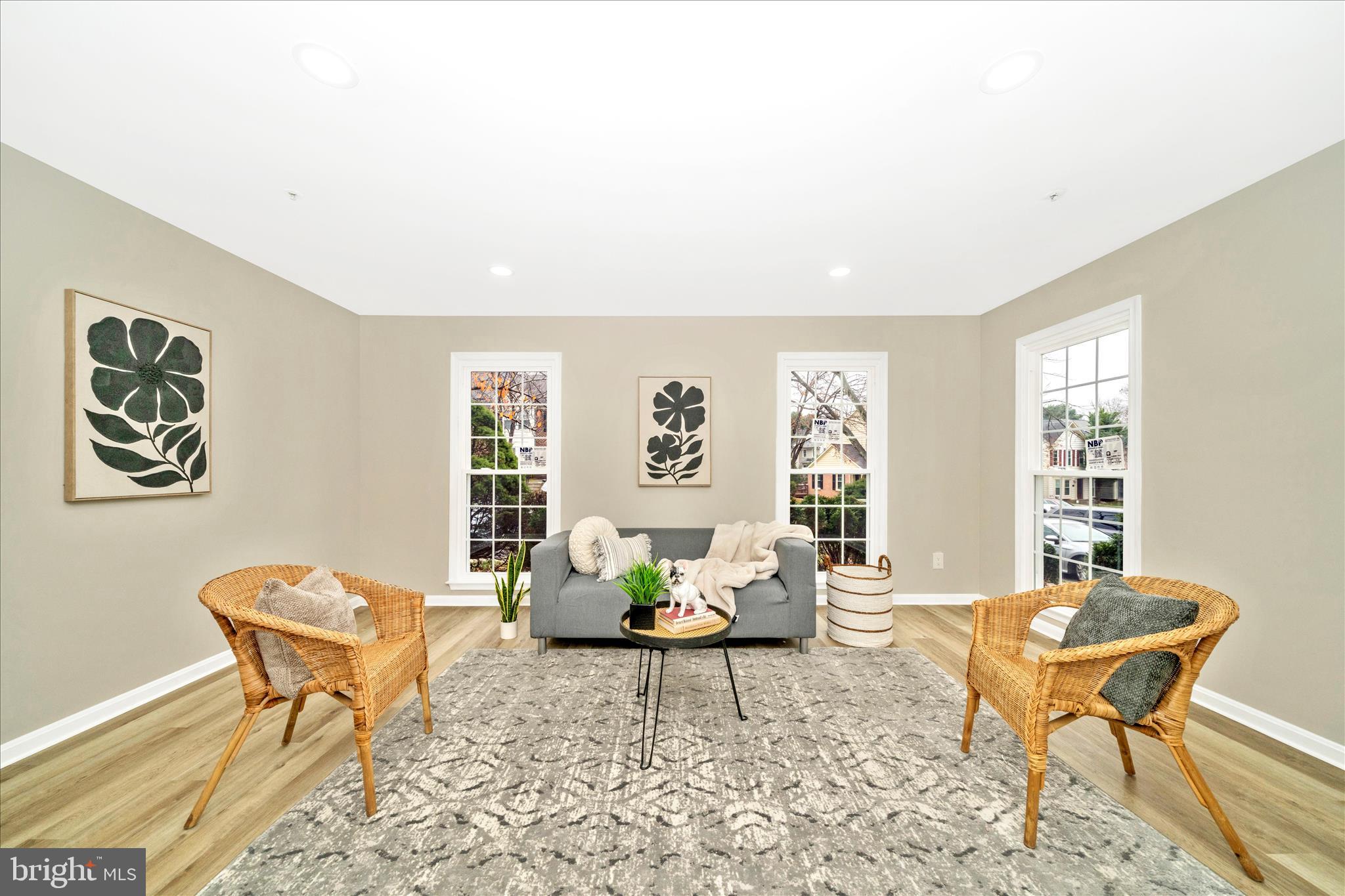 HOLLY POINTE - Residential