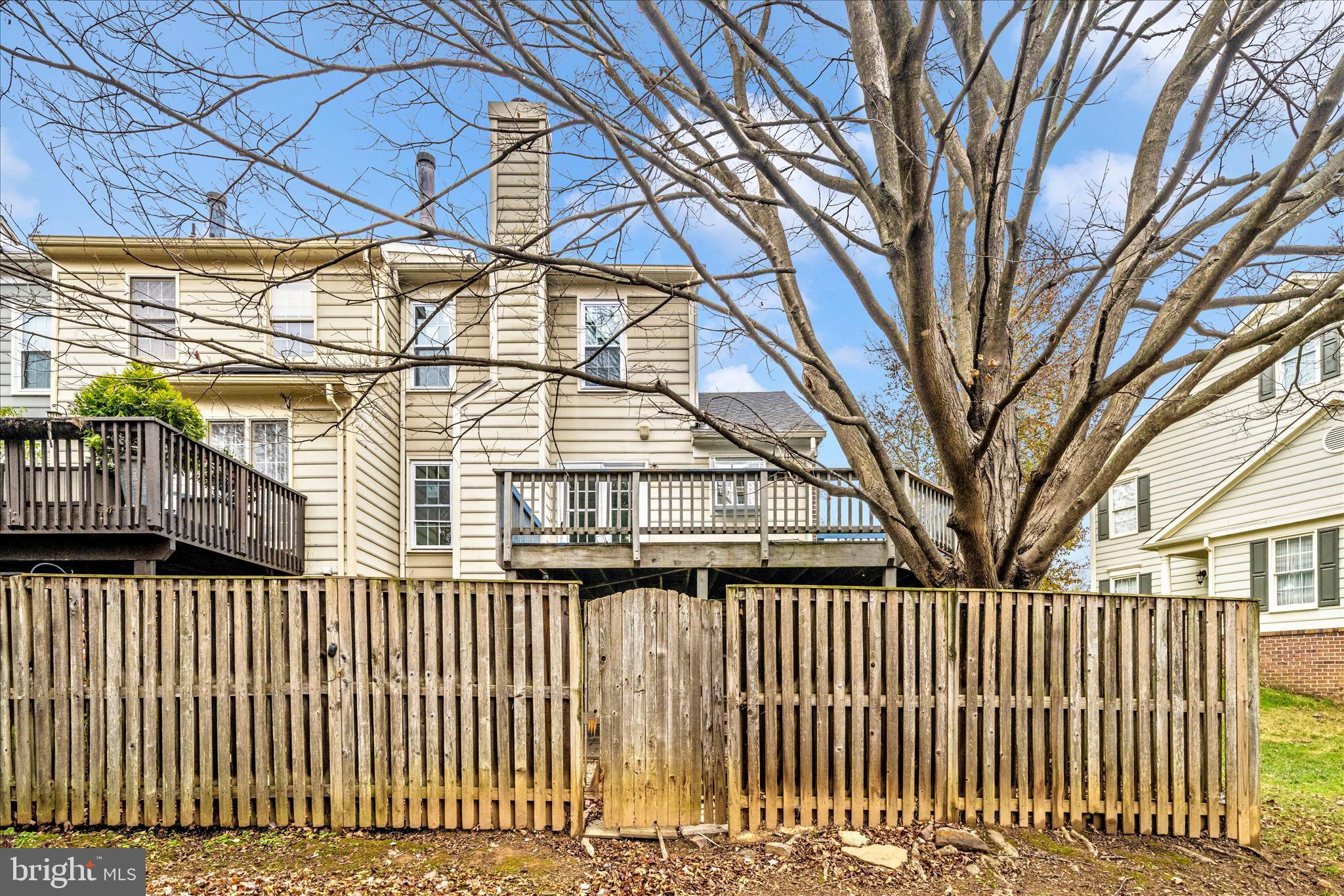 HOLLY POINTE - Residential