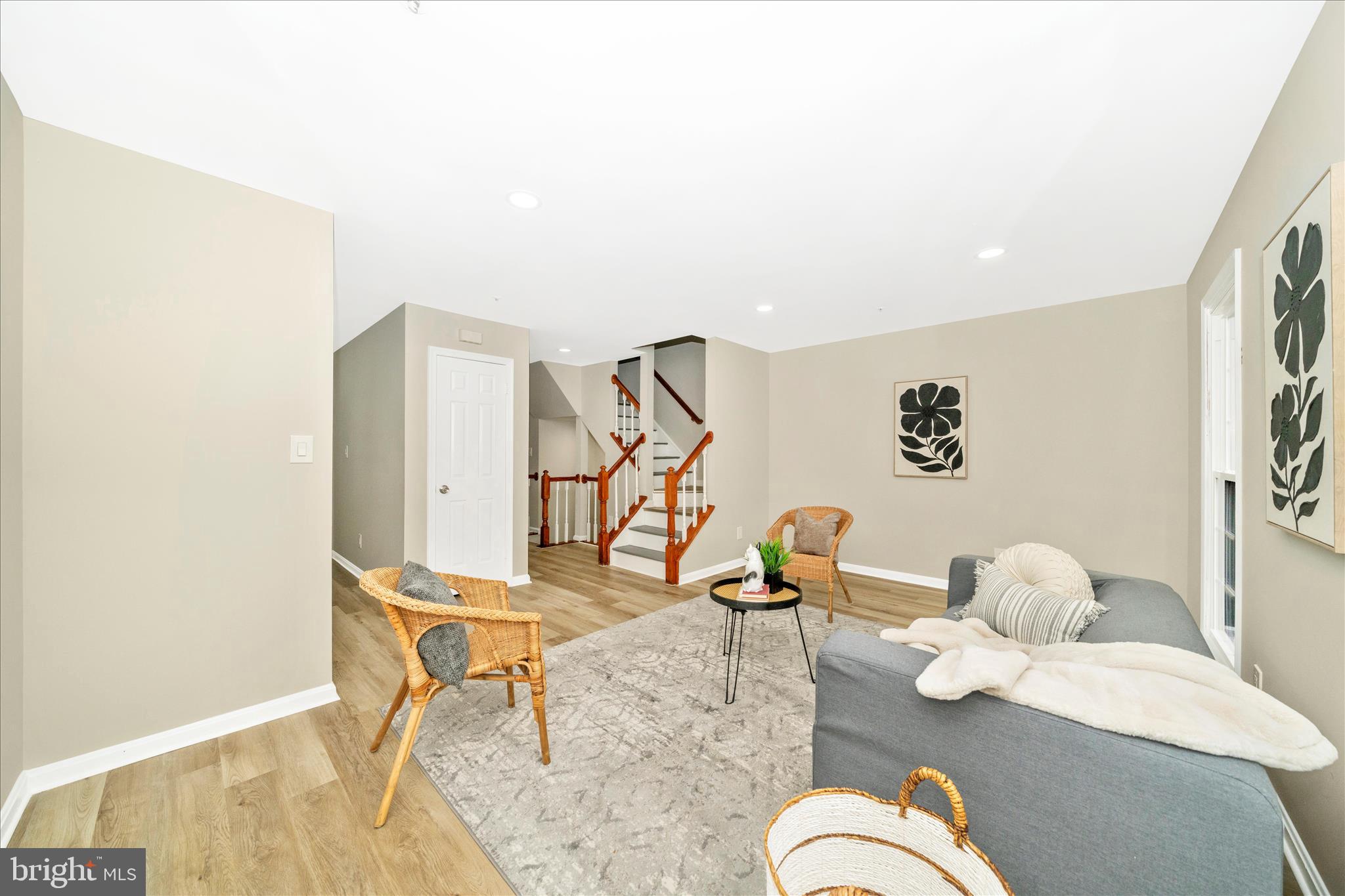 HOLLY POINTE - Residential