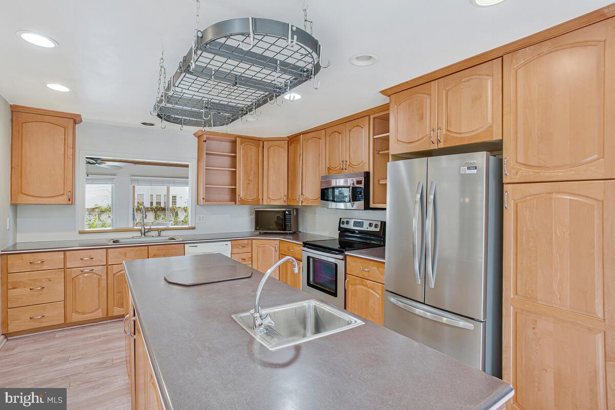 SOUTHDOWN SHORES - Residential